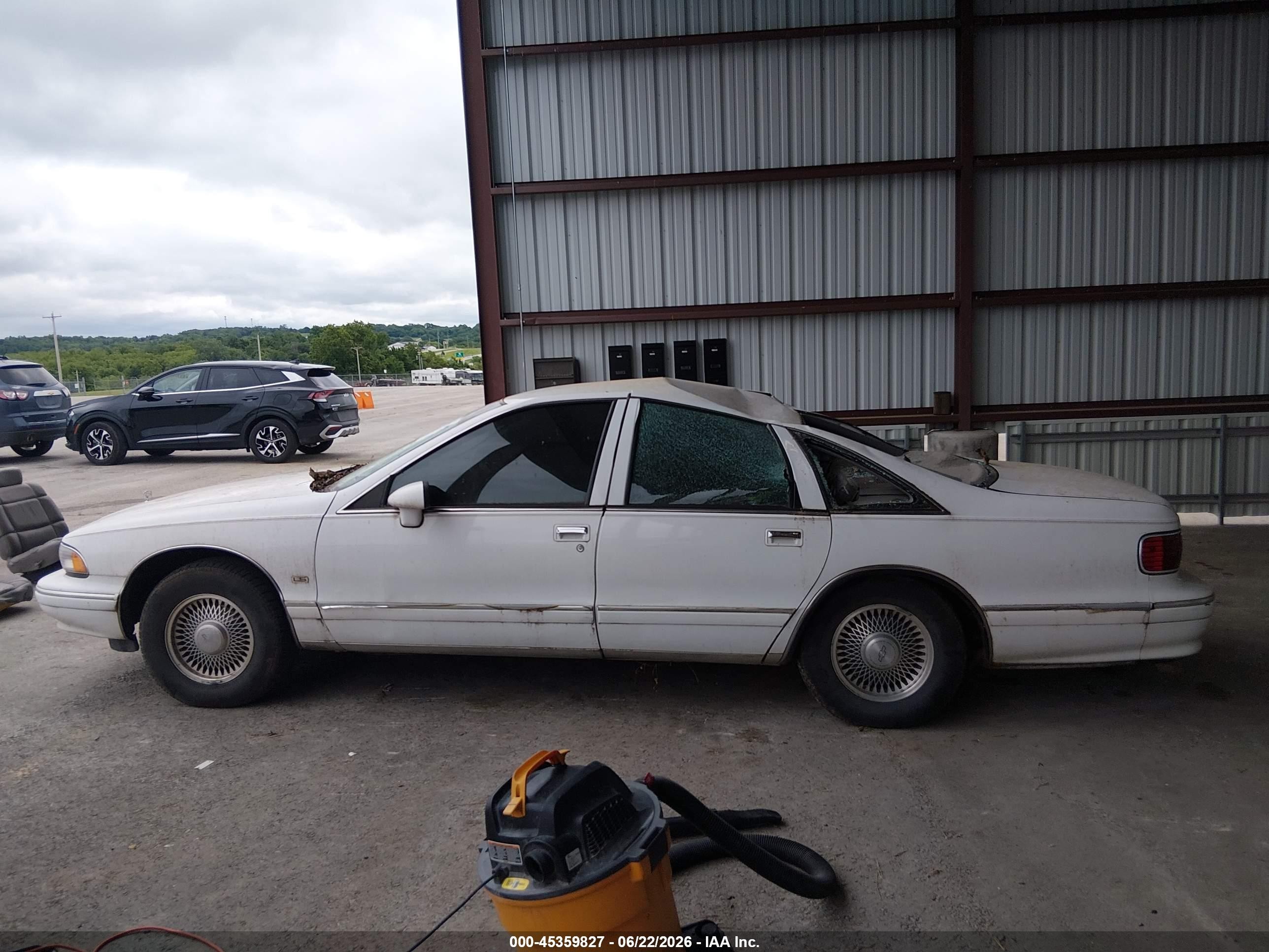 1994 Chevrolet Caprice Classic Ls White vin: 1G1BN52P3RR192744