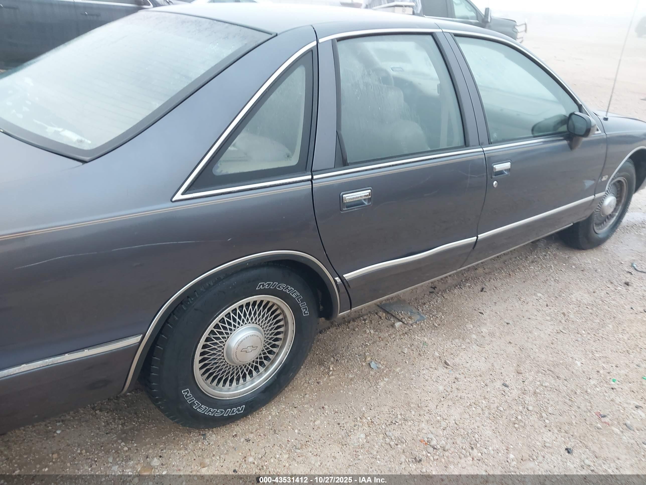 1994 Chevrolet Caprice Classic Ls Blue vin: 1G1BN52P7RR111549