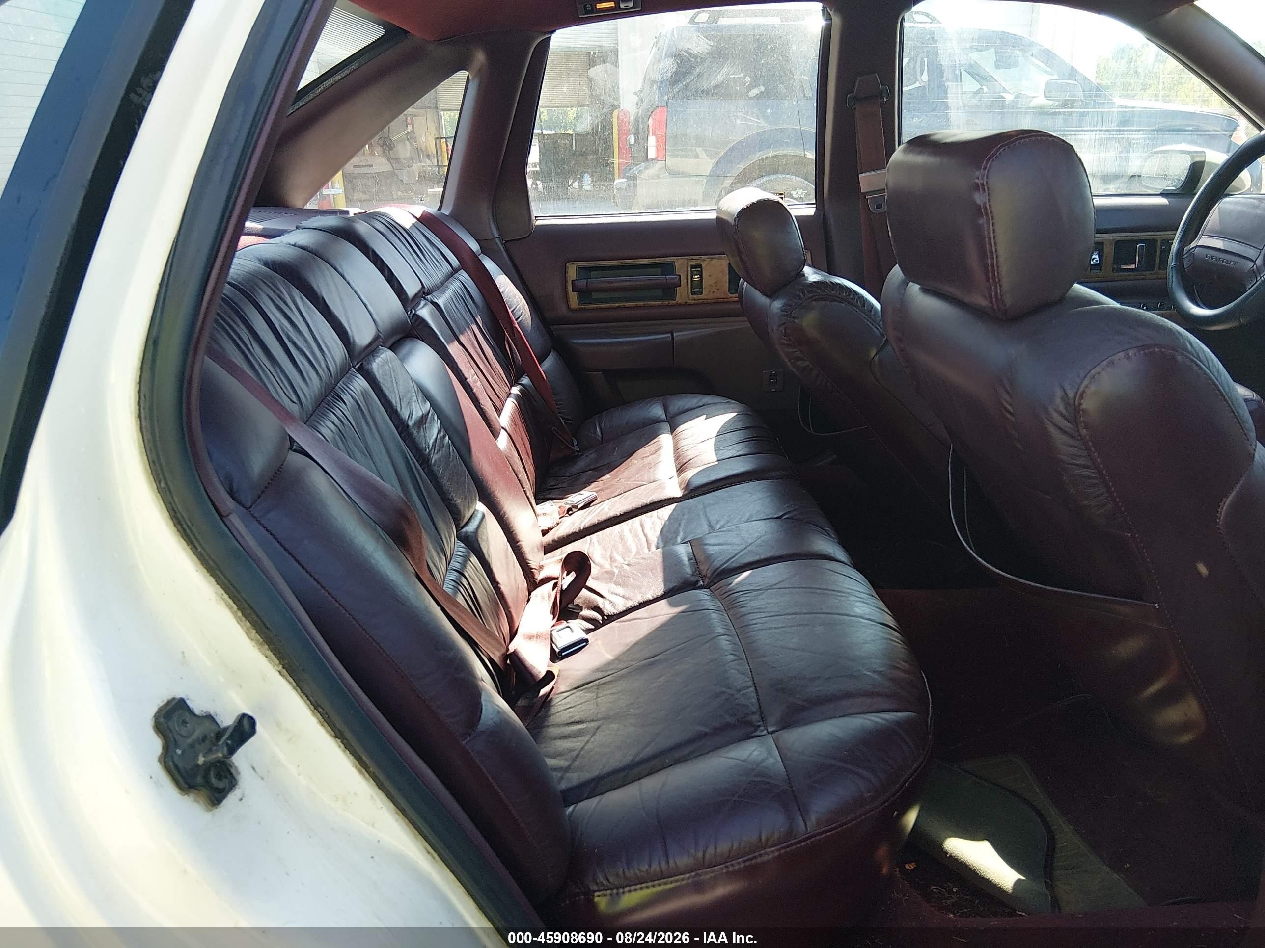 1993 Chevrolet Caprice Classic Ls White vin: 1G1BN53E2PR105071