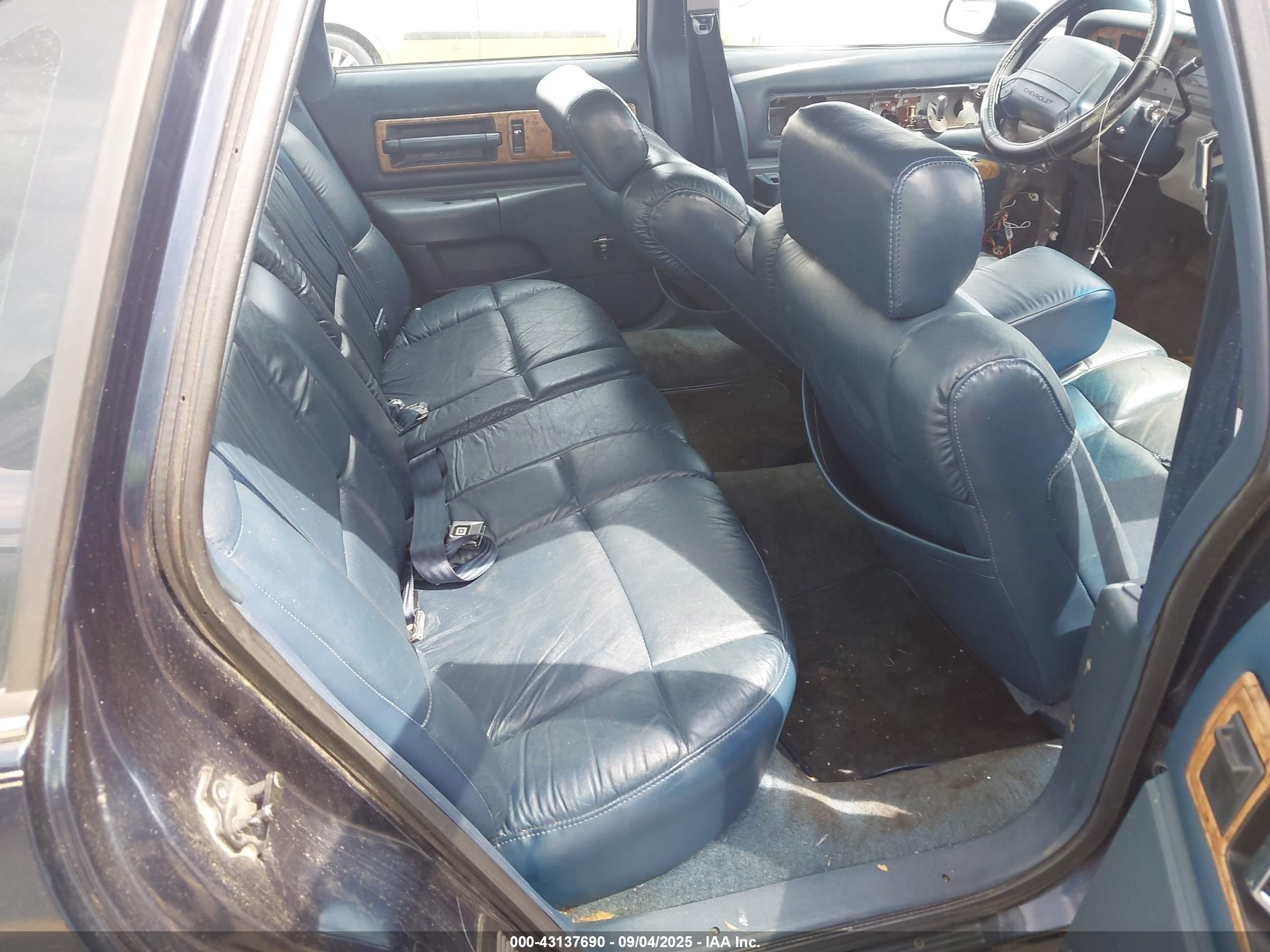 1993 Chevrolet Caprice Classic Ls Dark Blue vin: 1G1BN53E9PR106508