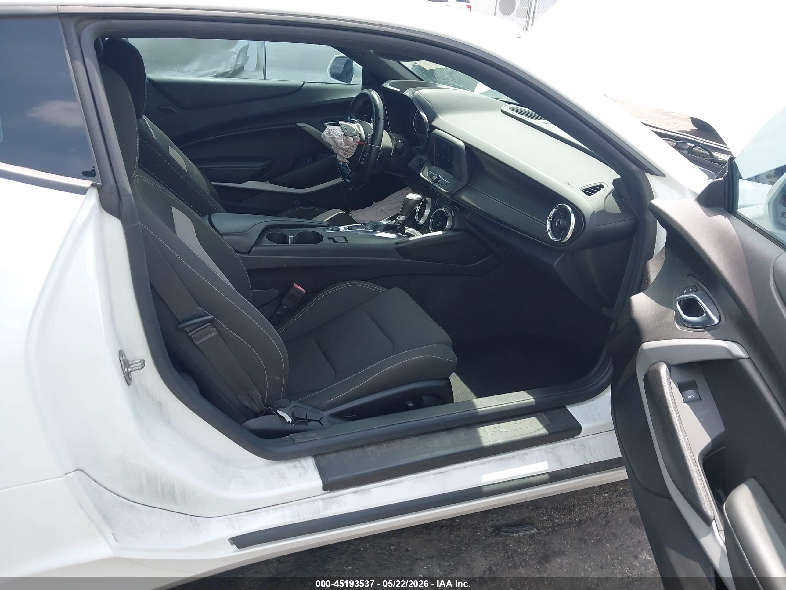 2019 Chevrolet Camaro 1ls White vin: 1G1FB1RX5K0142852