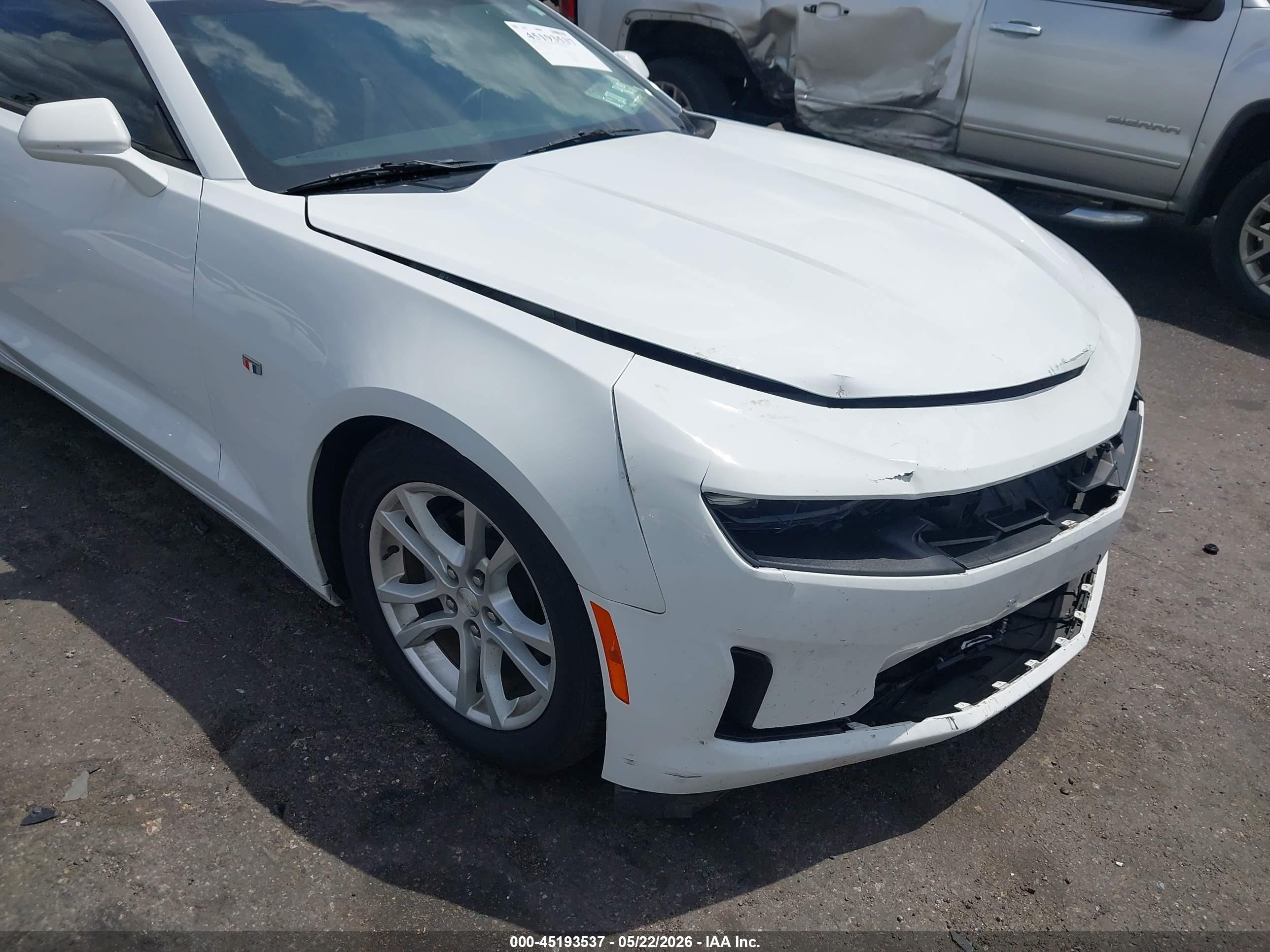 2019 Chevrolet Camaro 1ls White vin: 1G1FB1RX5K0142852