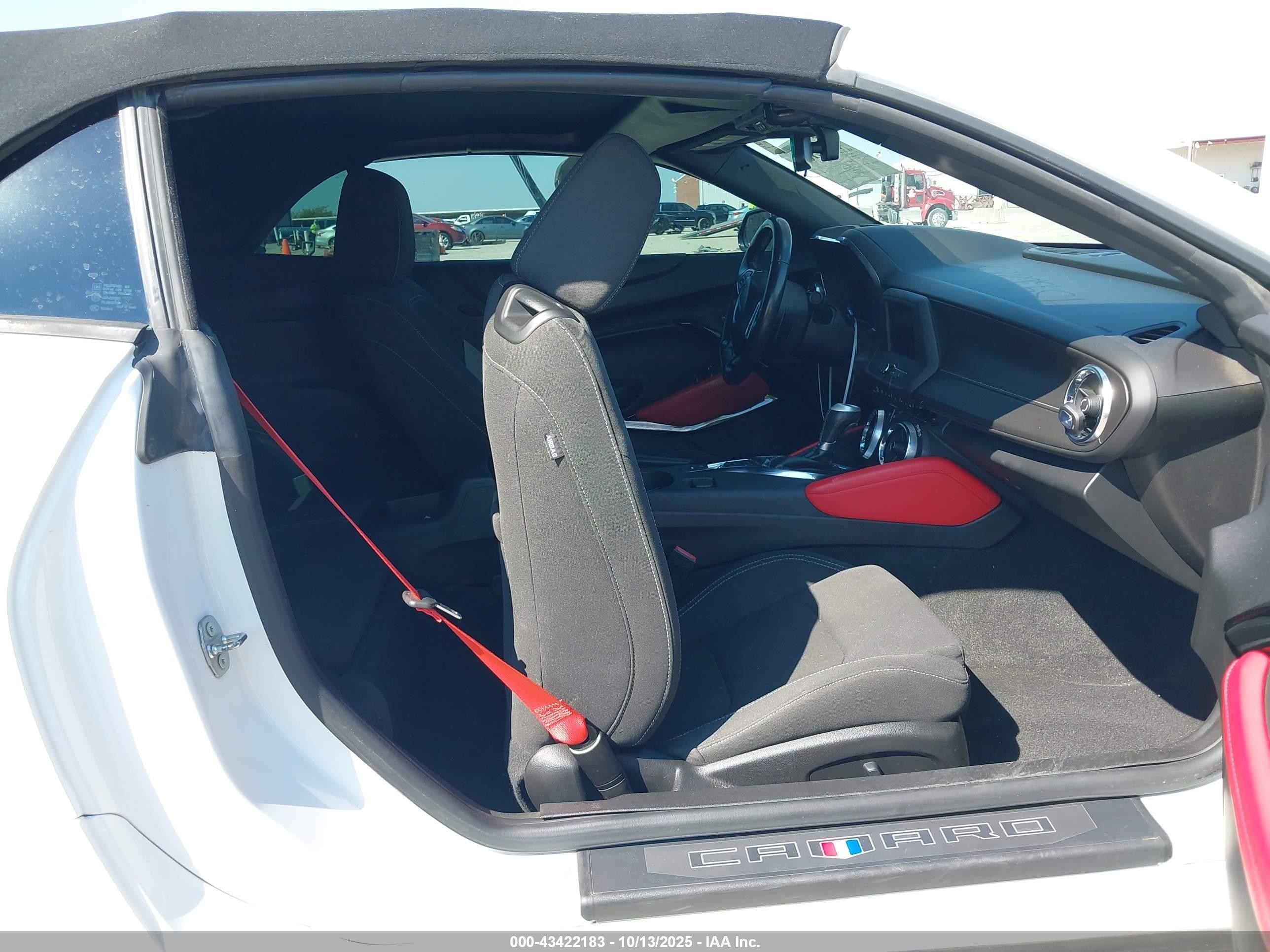 2021 Chevrolet Camaro Rwd  1lt White vin: 1G1FB3DS1M0122432