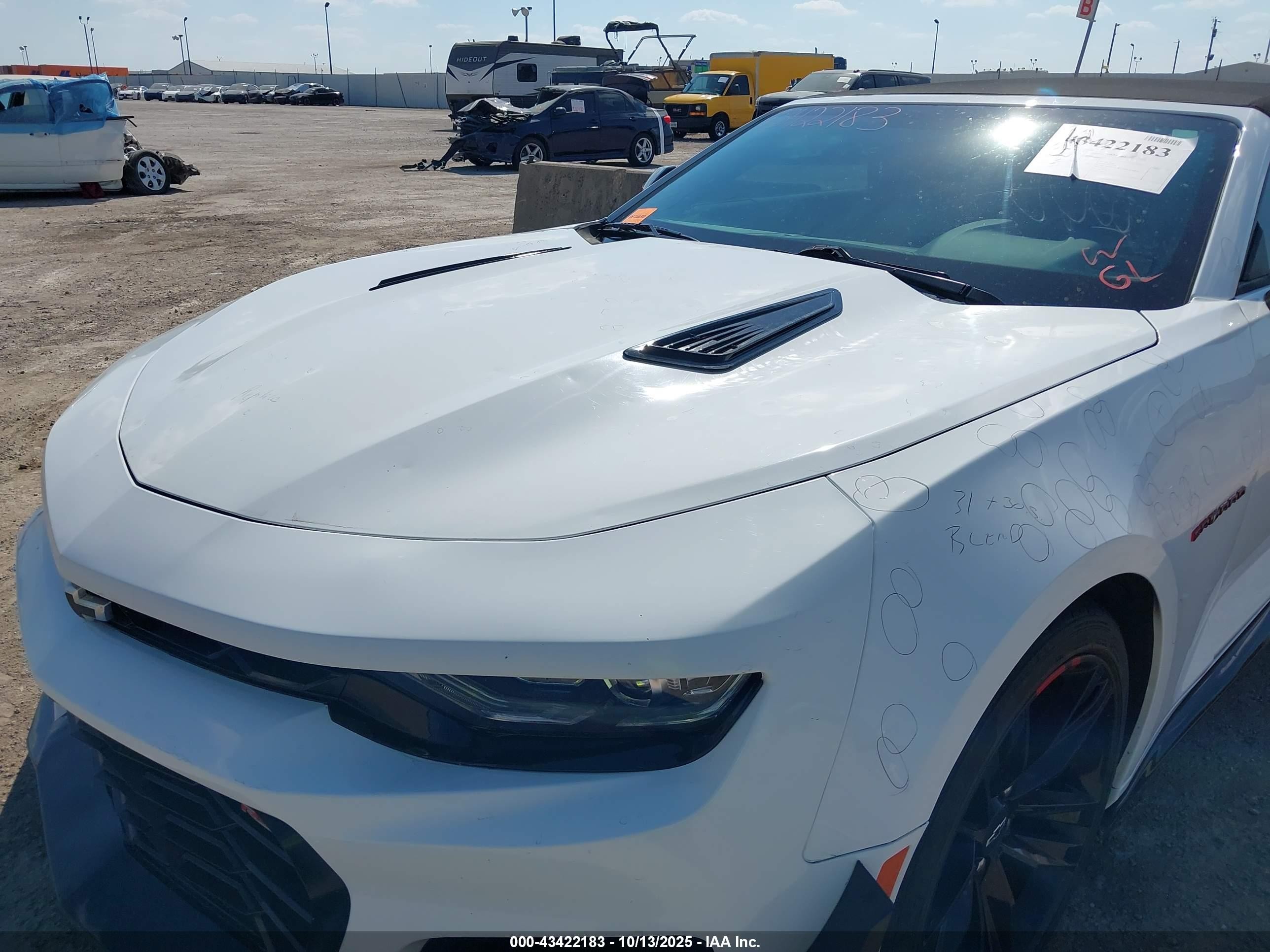 2021 Chevrolet Camaro Rwd  1lt White vin: 1G1FB3DS1M0122432