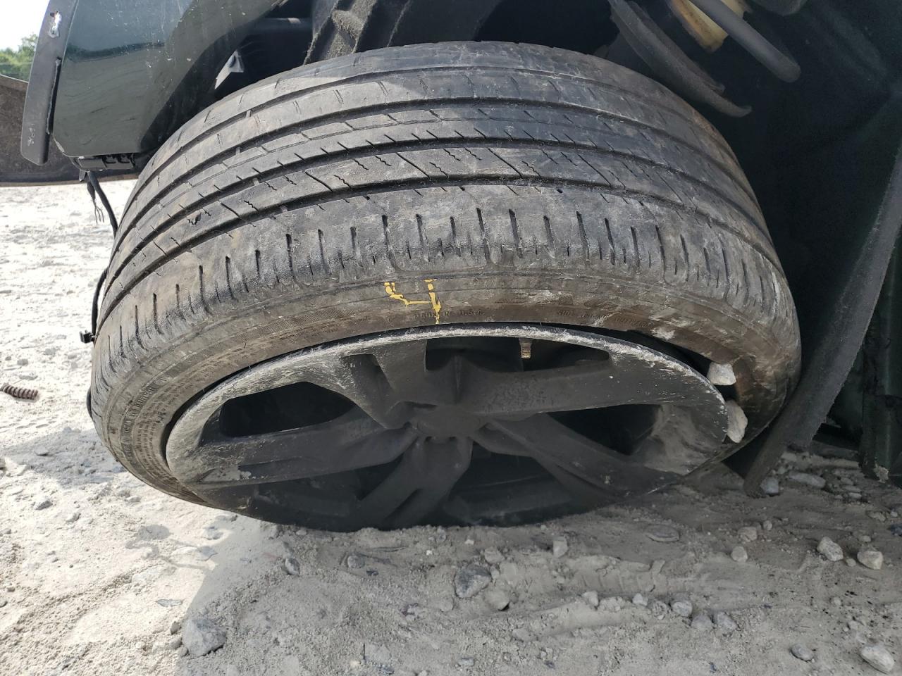 2020 Chevrolet Camaro Lt Green vin: 1G1FD1RS2L0111073 Damage: Left Front Wheel, Curb Rash, > 12 Inches