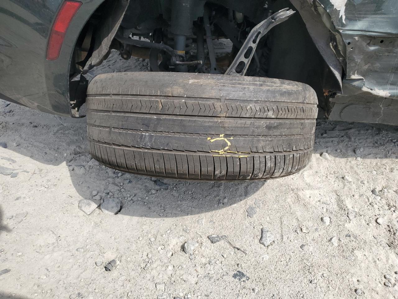 2020 Chevrolet Camaro Lt Green vin: 1G1FD1RS2L0111073 Damage: Right Rear Tire, Worn, Replacement Required