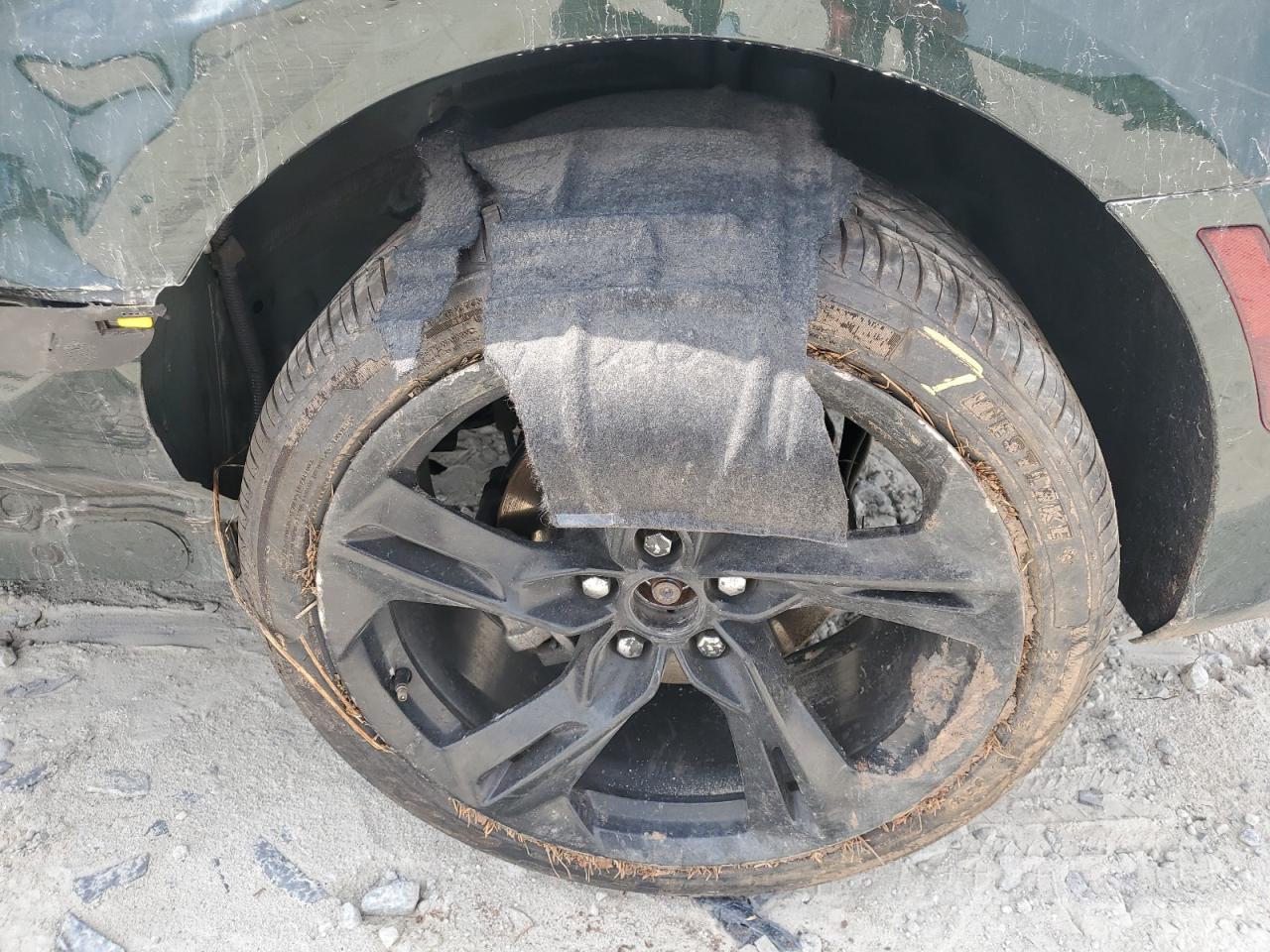 2020 Chevrolet Camaro Lt Green vin: 1G1FD1RS2L0111073 Damage: Left Rear Wheel, Curb Rash, > 12 Inches