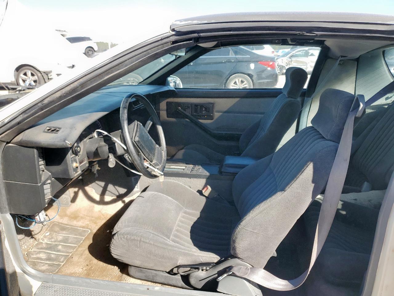1989 Chevrolet Camaro White vin: 1G1FP21E2KL167160