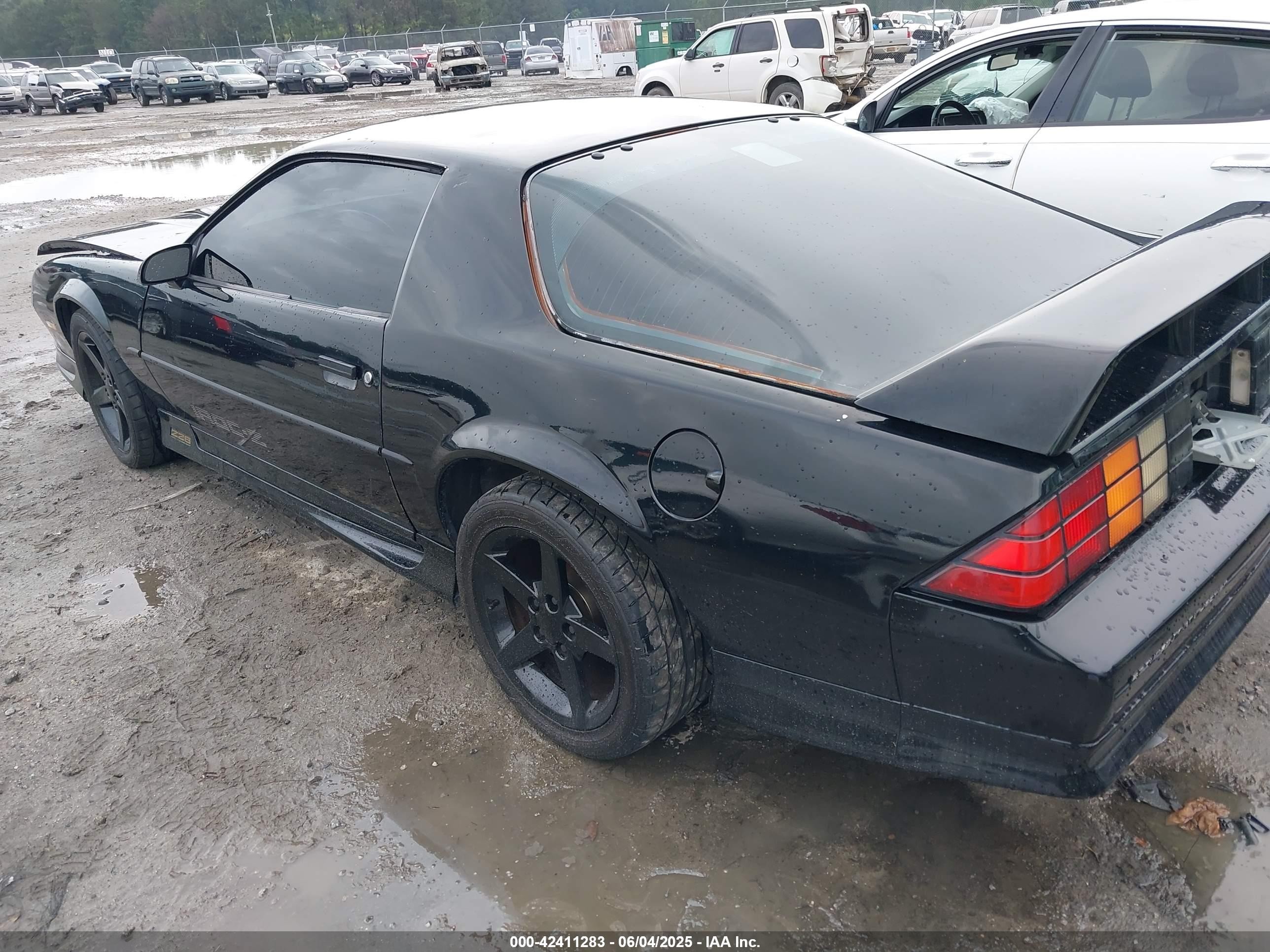 1991 Chevrolet Camaro Z28 Black vin: 1G1FP2383ML129429