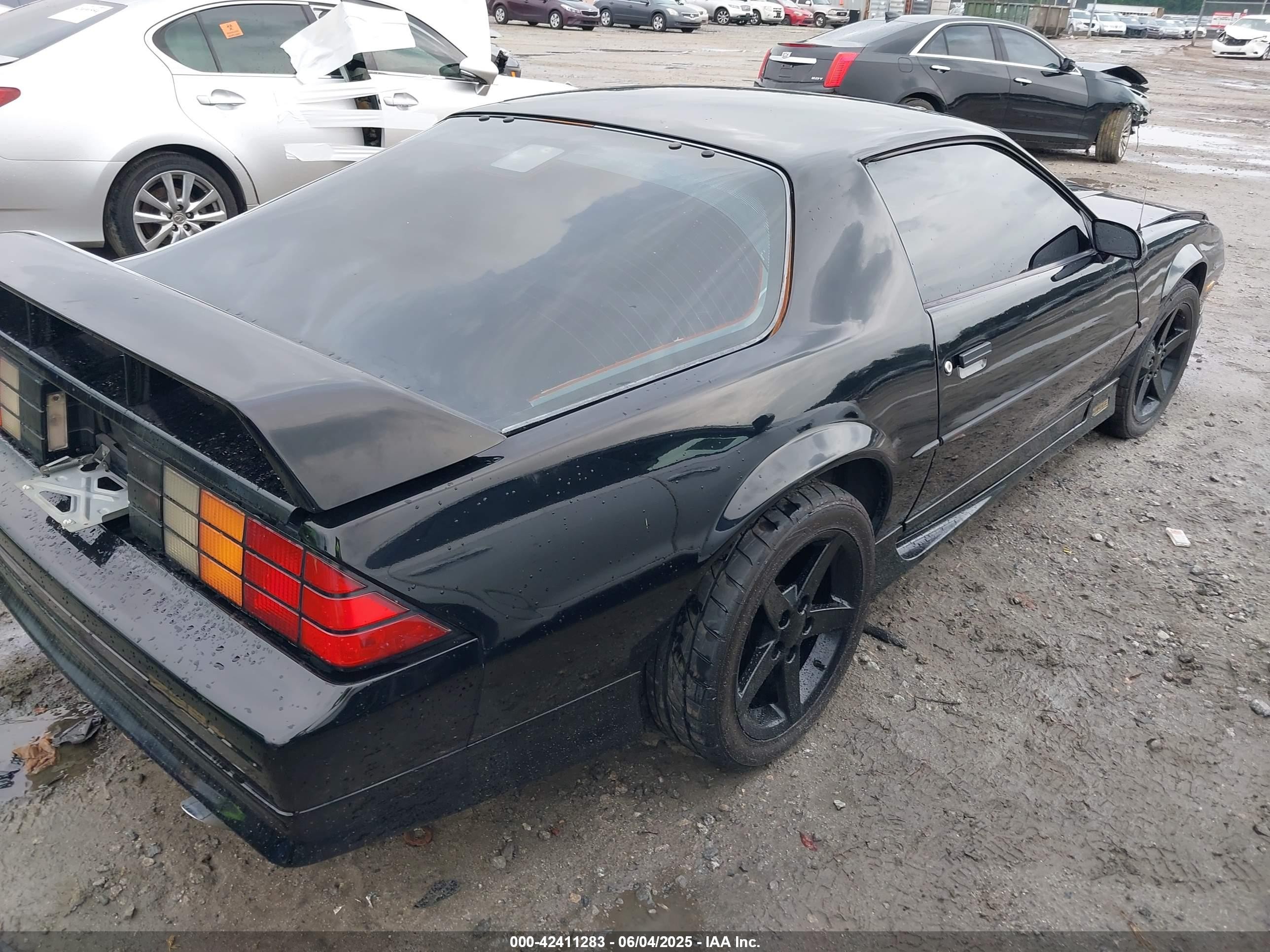1991 Chevrolet Camaro Z28 Black vin: 1G1FP2383ML129429