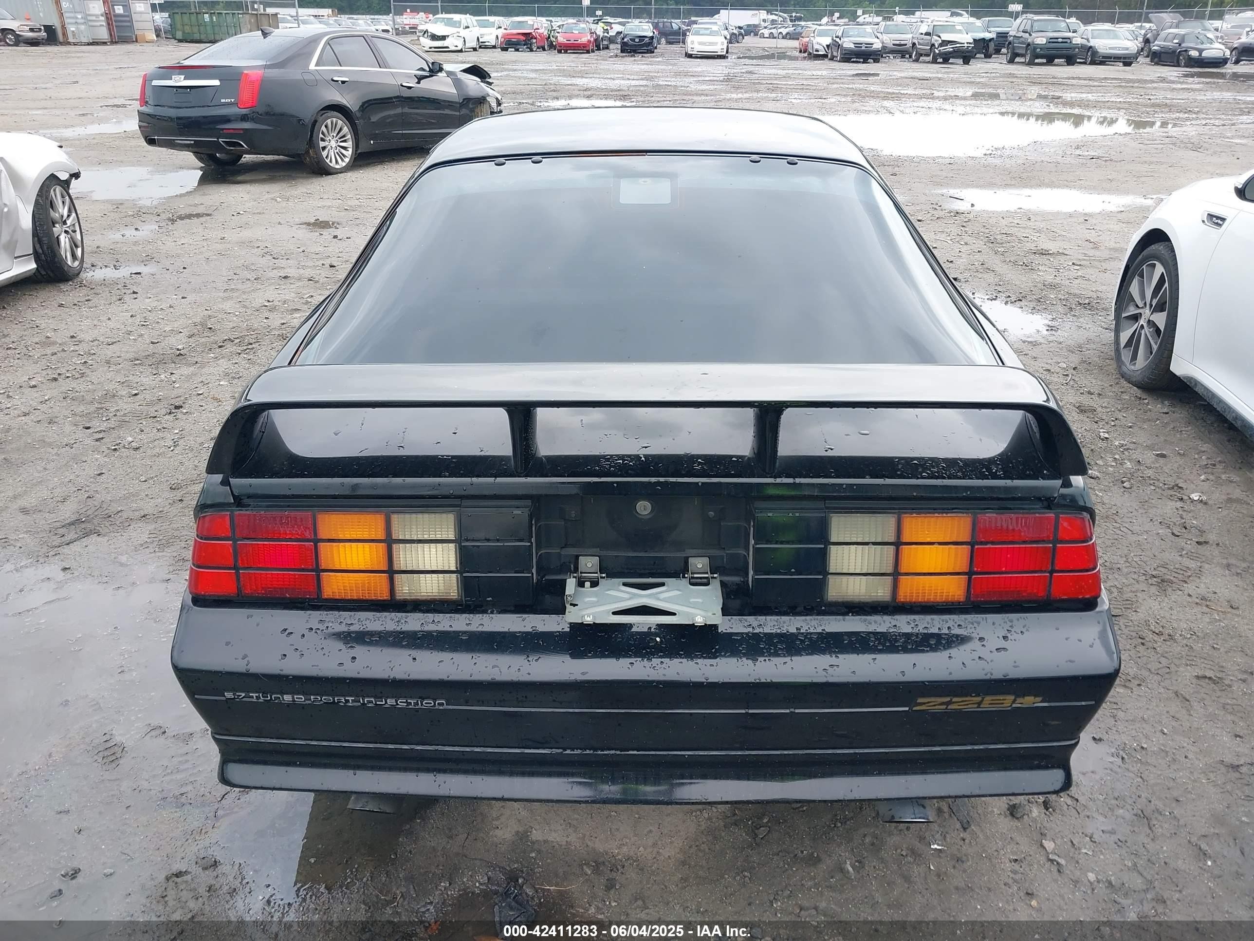 1991 Chevrolet Camaro Z28 Black vin: 1G1FP2383ML129429