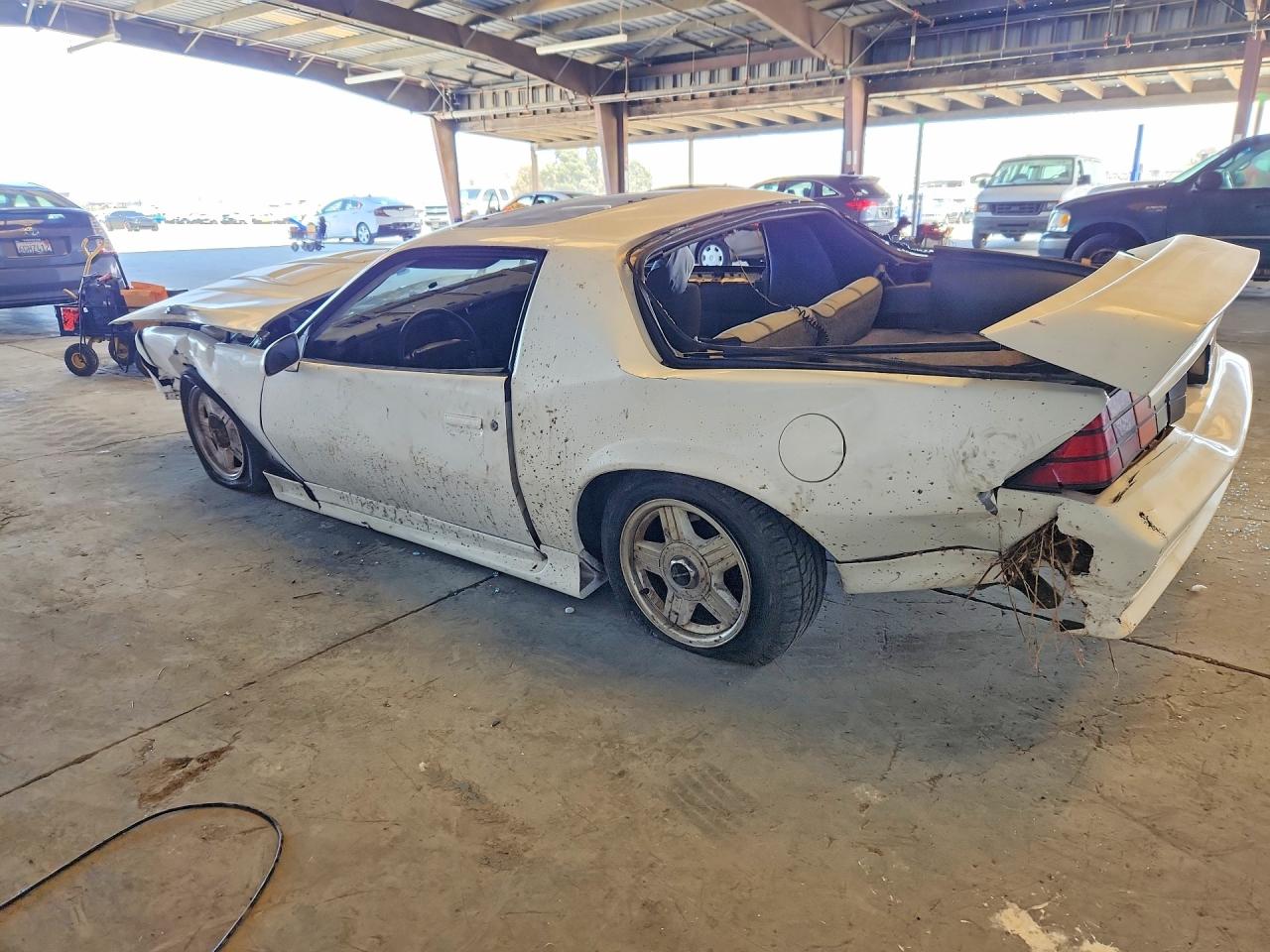 1991 Chevrolet Camaro Z28 White vin: 1G1FP2386ML124600