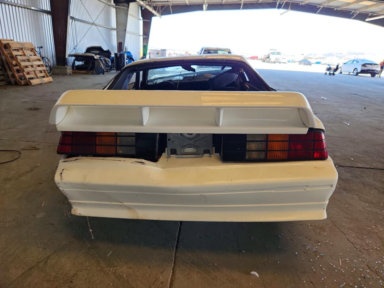 1991 Chevrolet Camaro Z28 White vin: 1G1FP2386ML124600