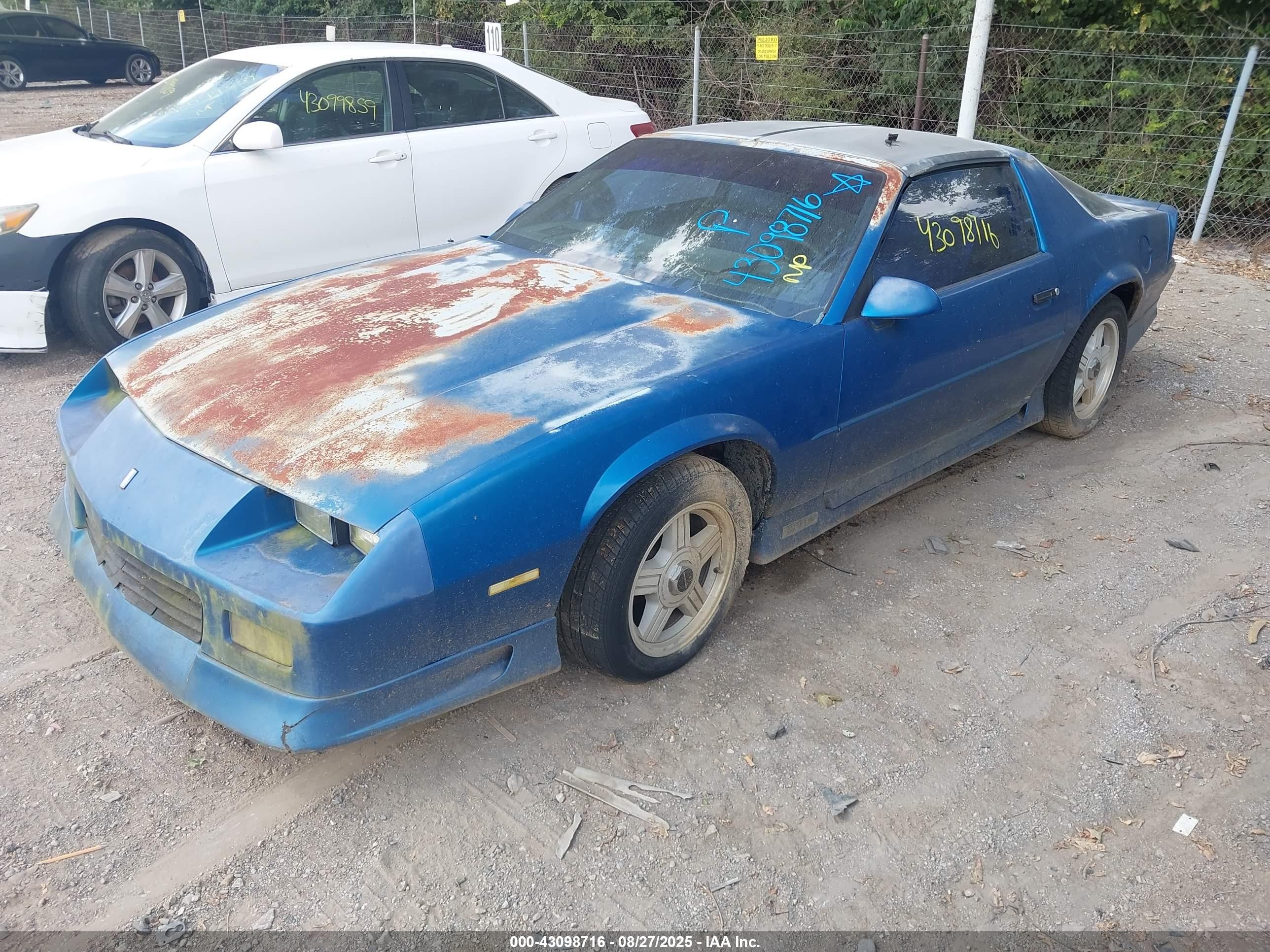 1992 Chevrolet Camaro Rs Blue vin: 1G1FP23EXNL143383
