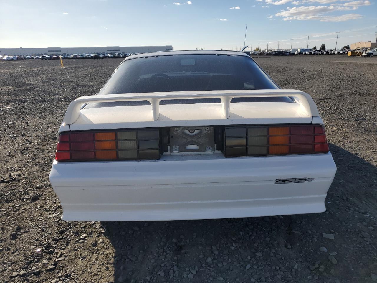 1991 Chevrolet Camaro Z28 White vin: 1G1FP23FXML150390