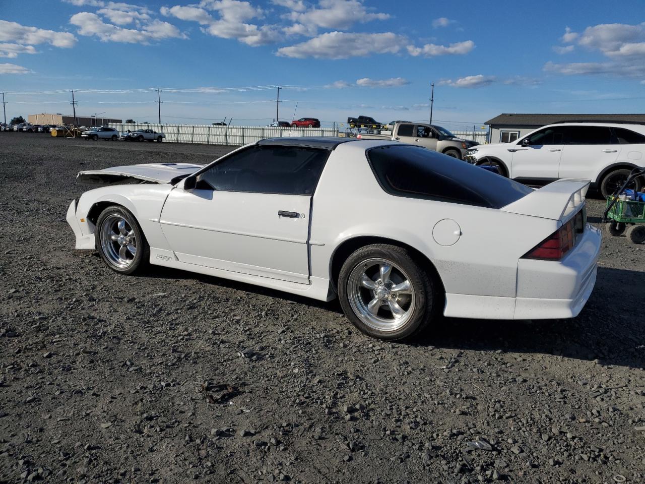 1991 Chevrolet Camaro Z28 White vin: 1G1FP23FXML150390