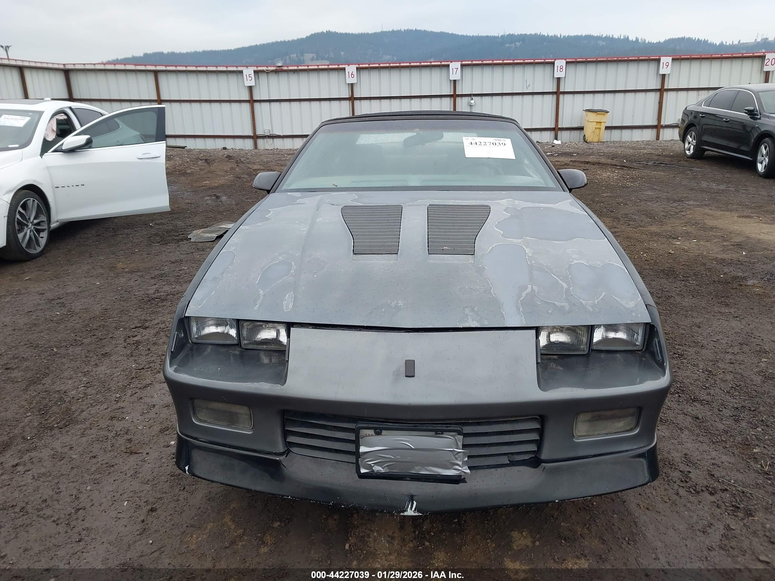 1989 Chevrolet Camaro   Серый vin: 1G1FP31E3KL121598