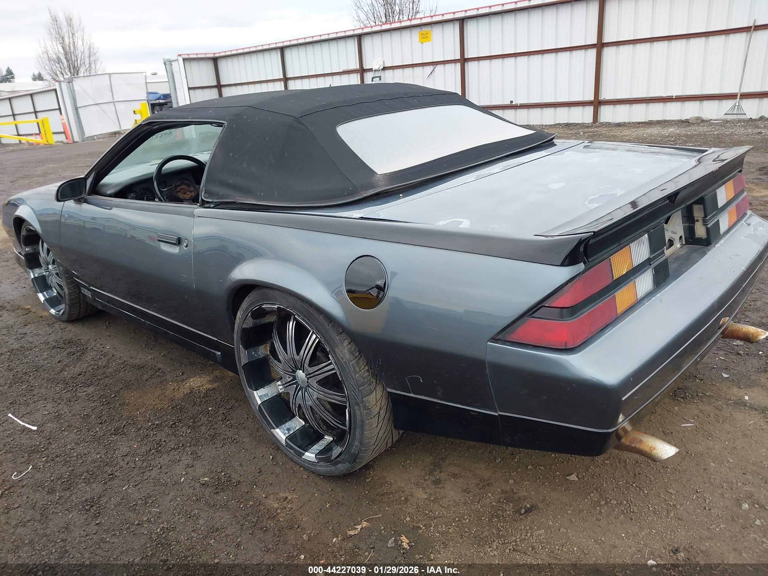 1989 Chevrolet Camaro   Серый vin: 1G1FP31E3KL121598
