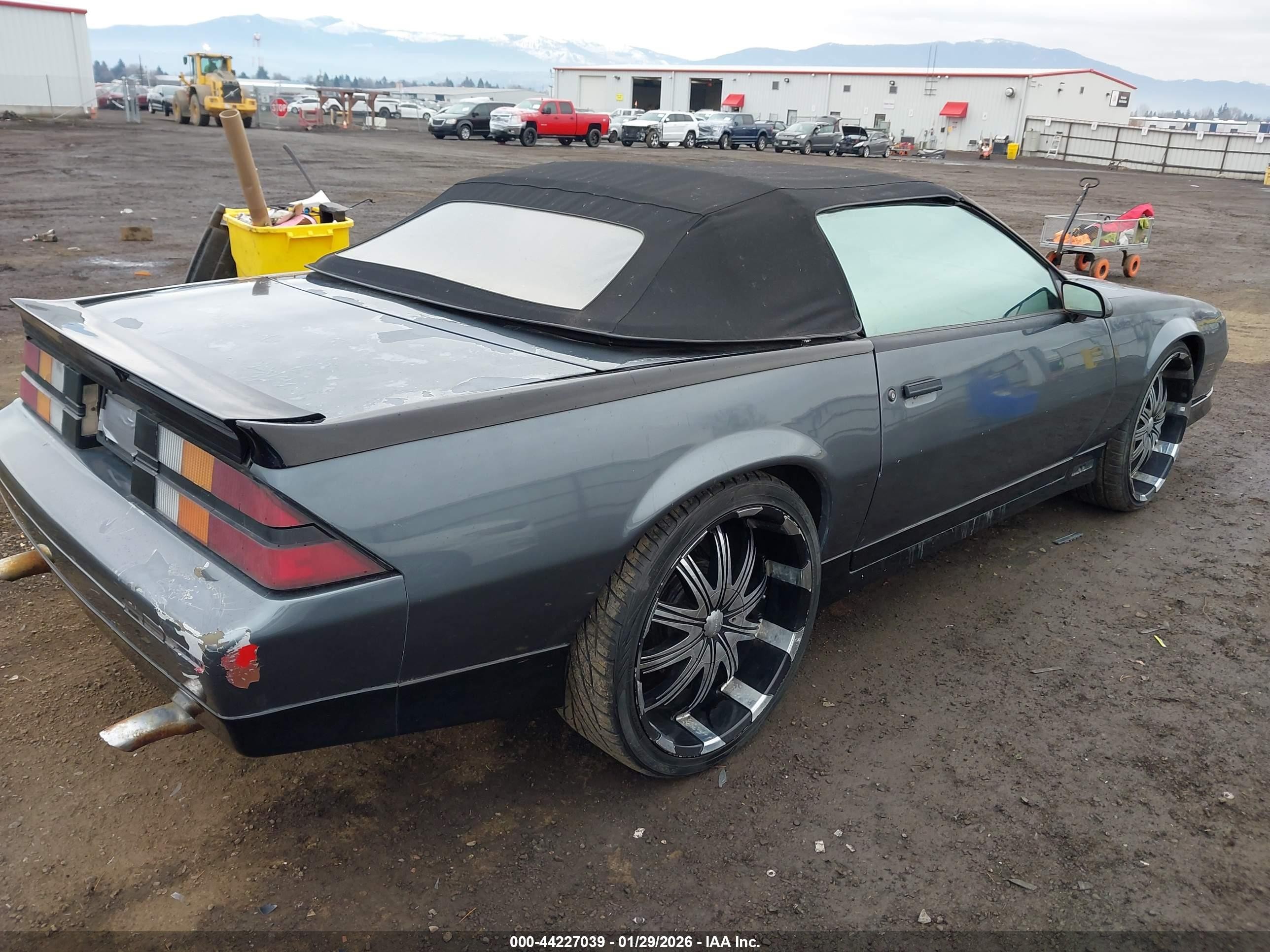 1989 Chevrolet Camaro   Серый vin: 1G1FP31E3KL121598