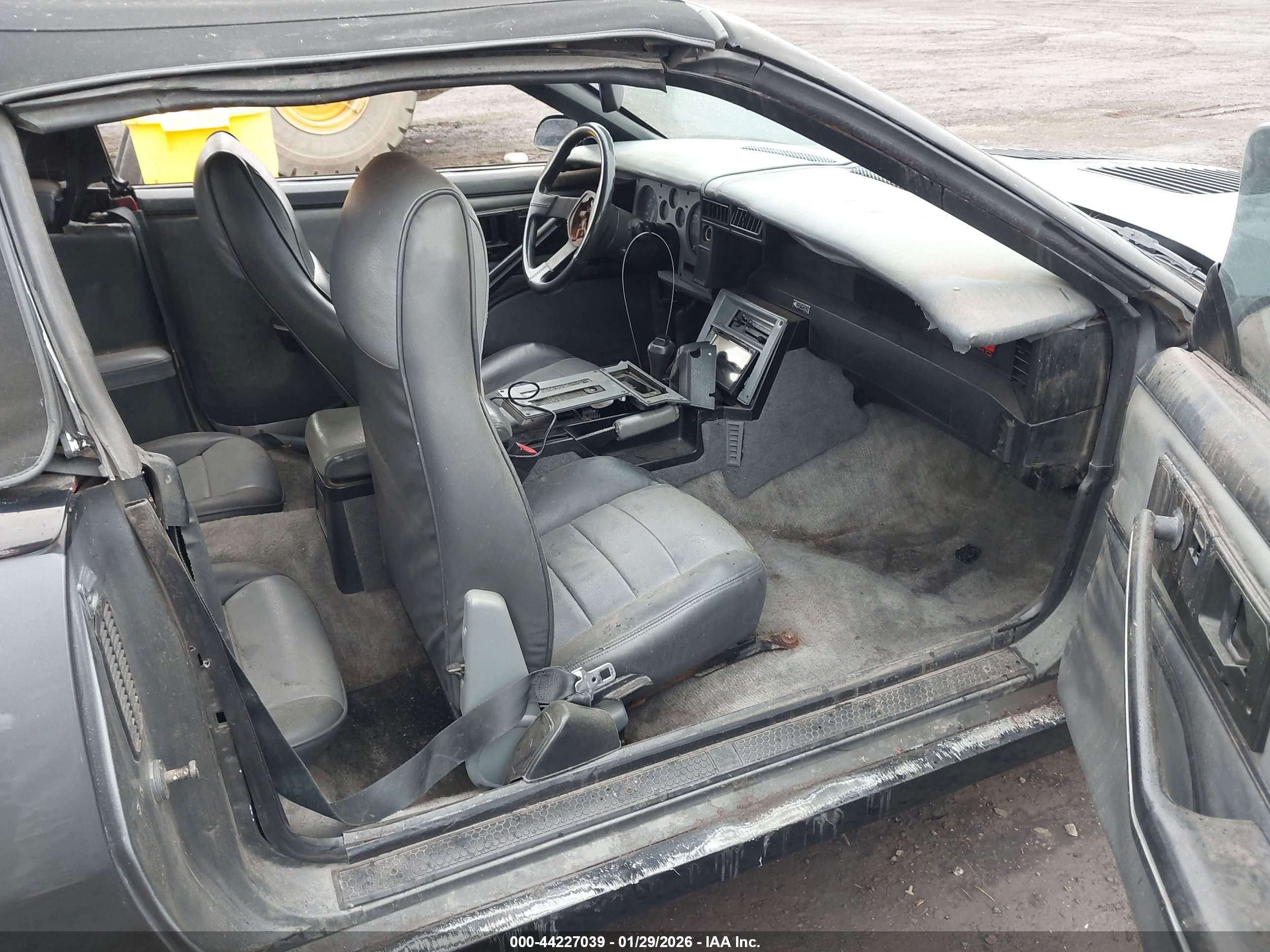 1989 Chevrolet Camaro   Серый vin: 1G1FP31E3KL121598