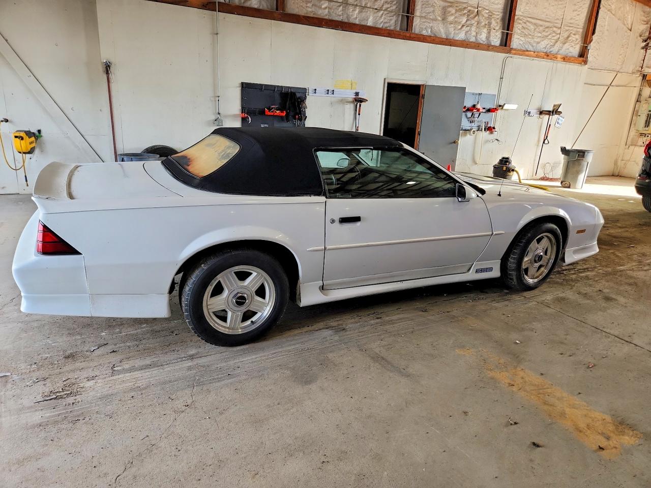1991 Chevrolet Camaro Z28 White vin: 1G1FP33F4ML113387