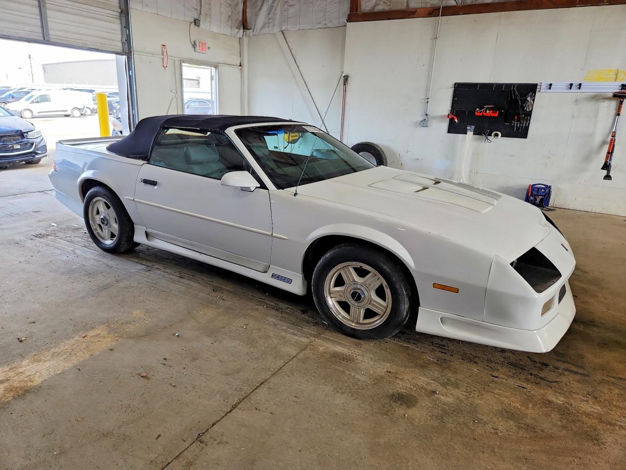 1991 Chevrolet Camaro Z28 White vin: 1G1FP33F4ML113387