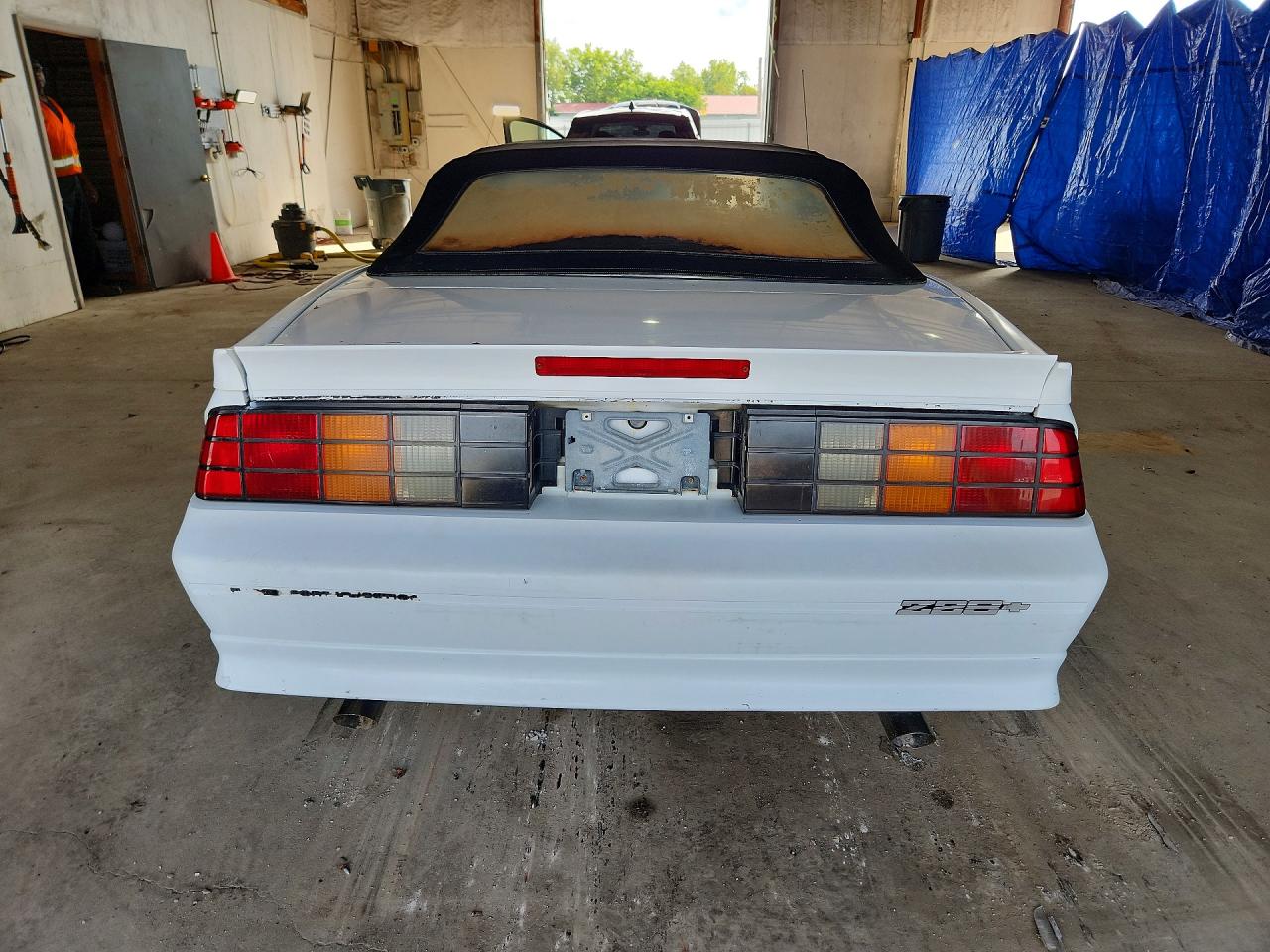 1991 Chevrolet Camaro Z28 White vin: 1G1FP33F4ML113387