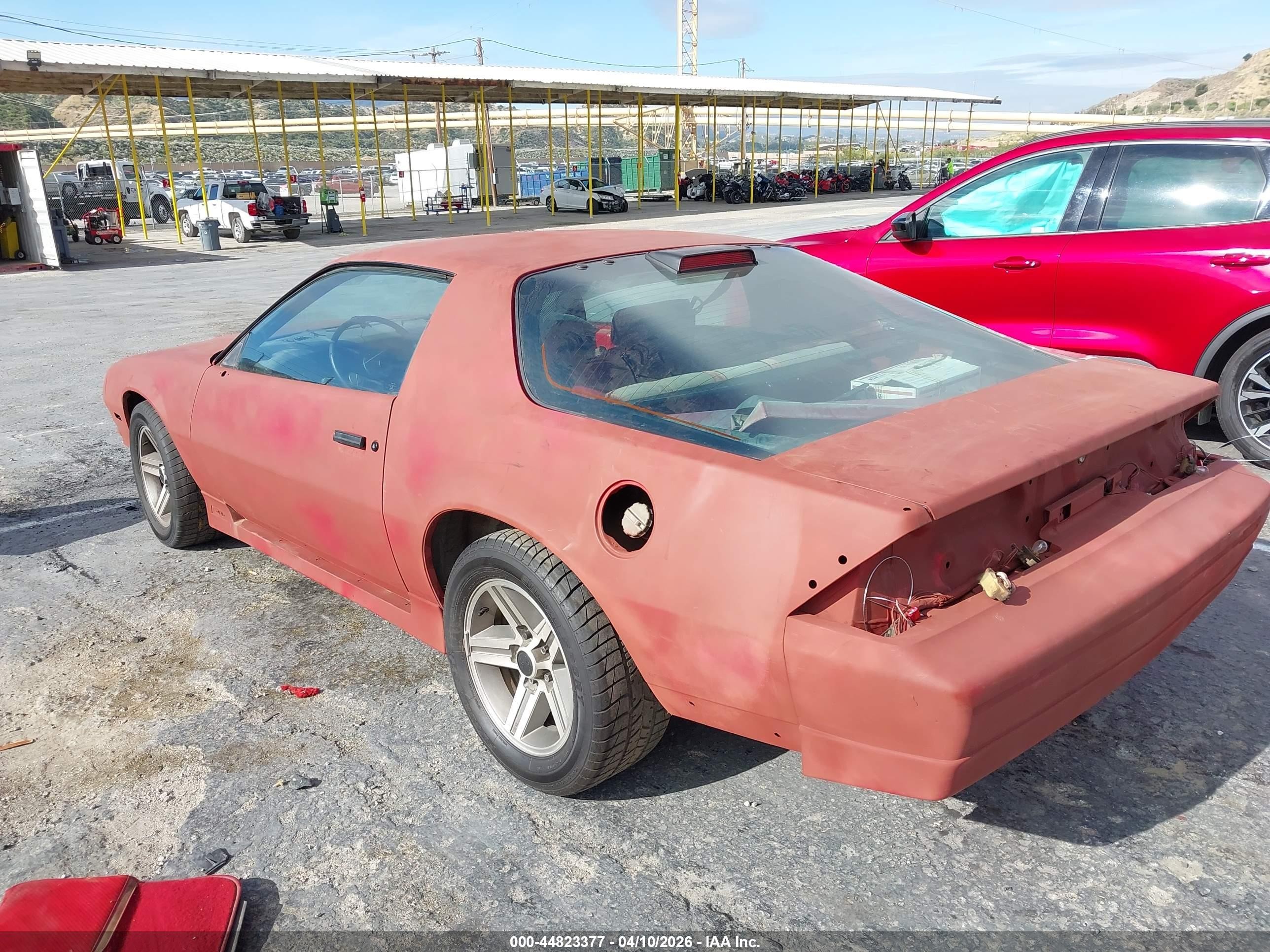 1986 Chevrolet Camaro   Red vin: 1G1FP87F2GL194580
