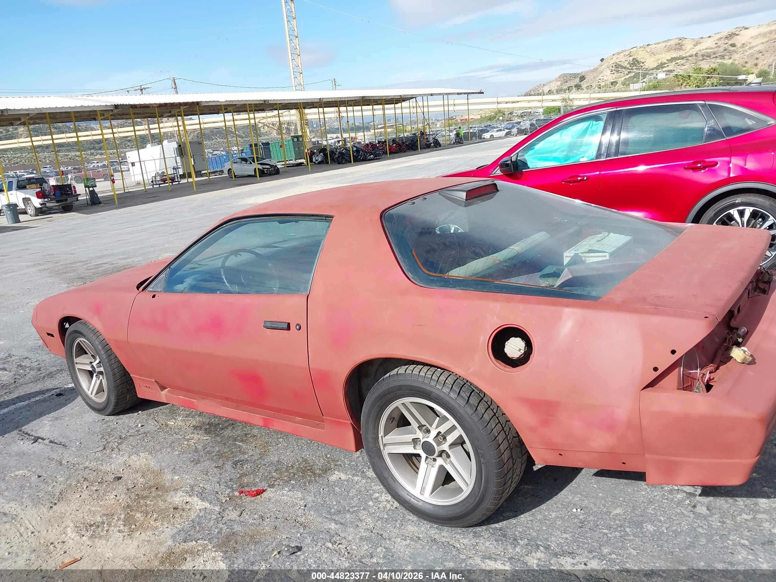 1986 Chevrolet Camaro   Red vin: 1G1FP87F2GL194580