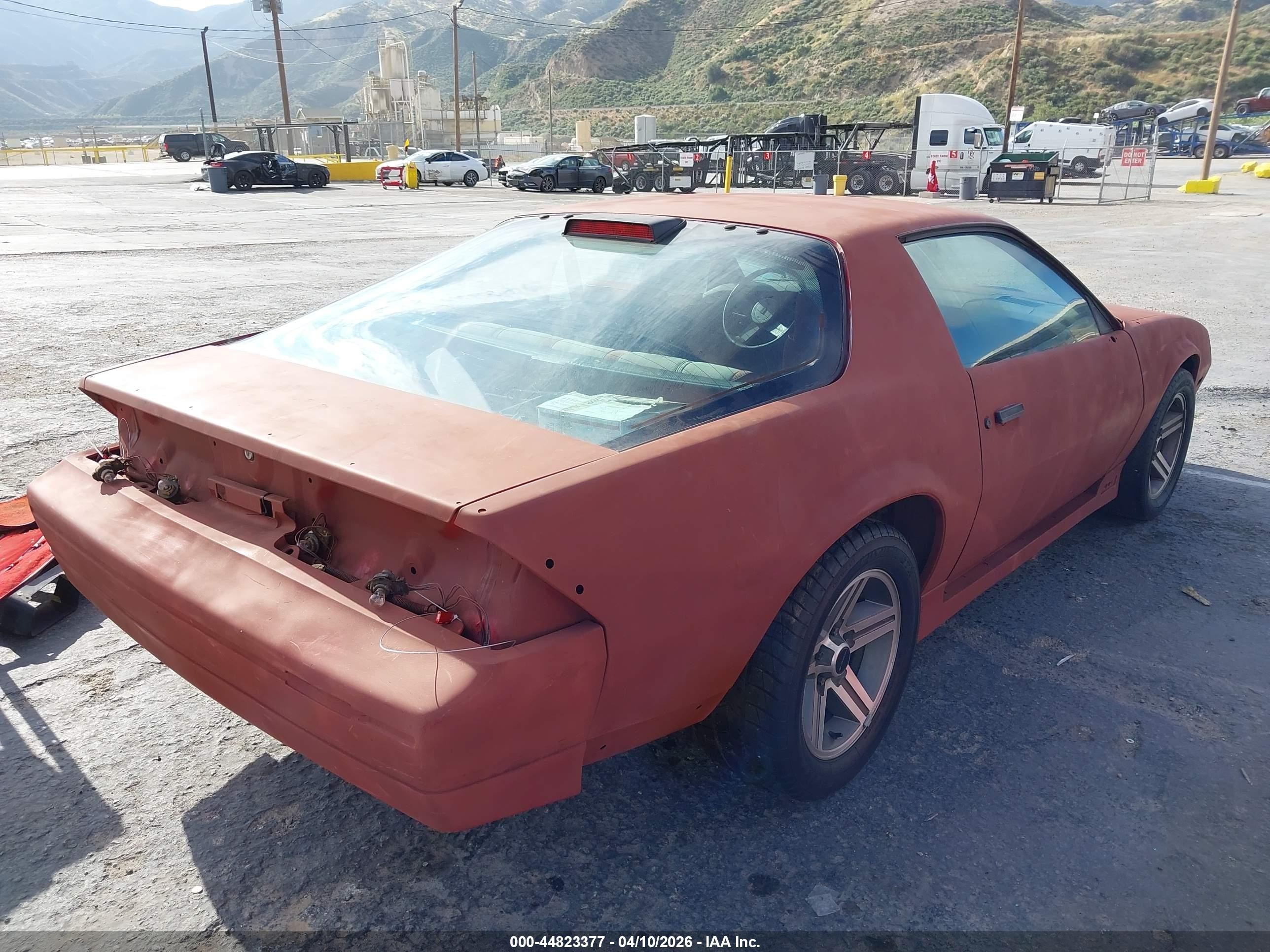 1986 Chevrolet Camaro   Red vin: 1G1FP87F2GL194580