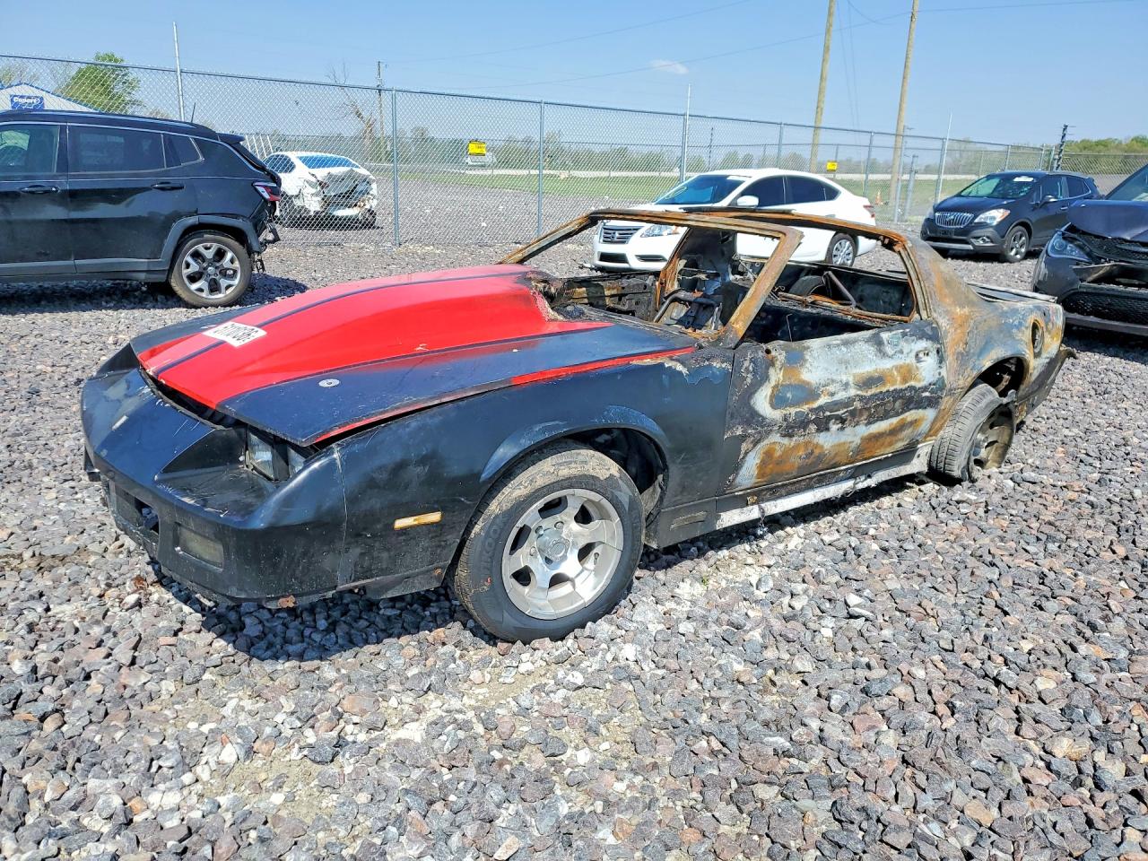 1986 Chev Camaro Two Tone vin: 1G1FP87F5GN123667