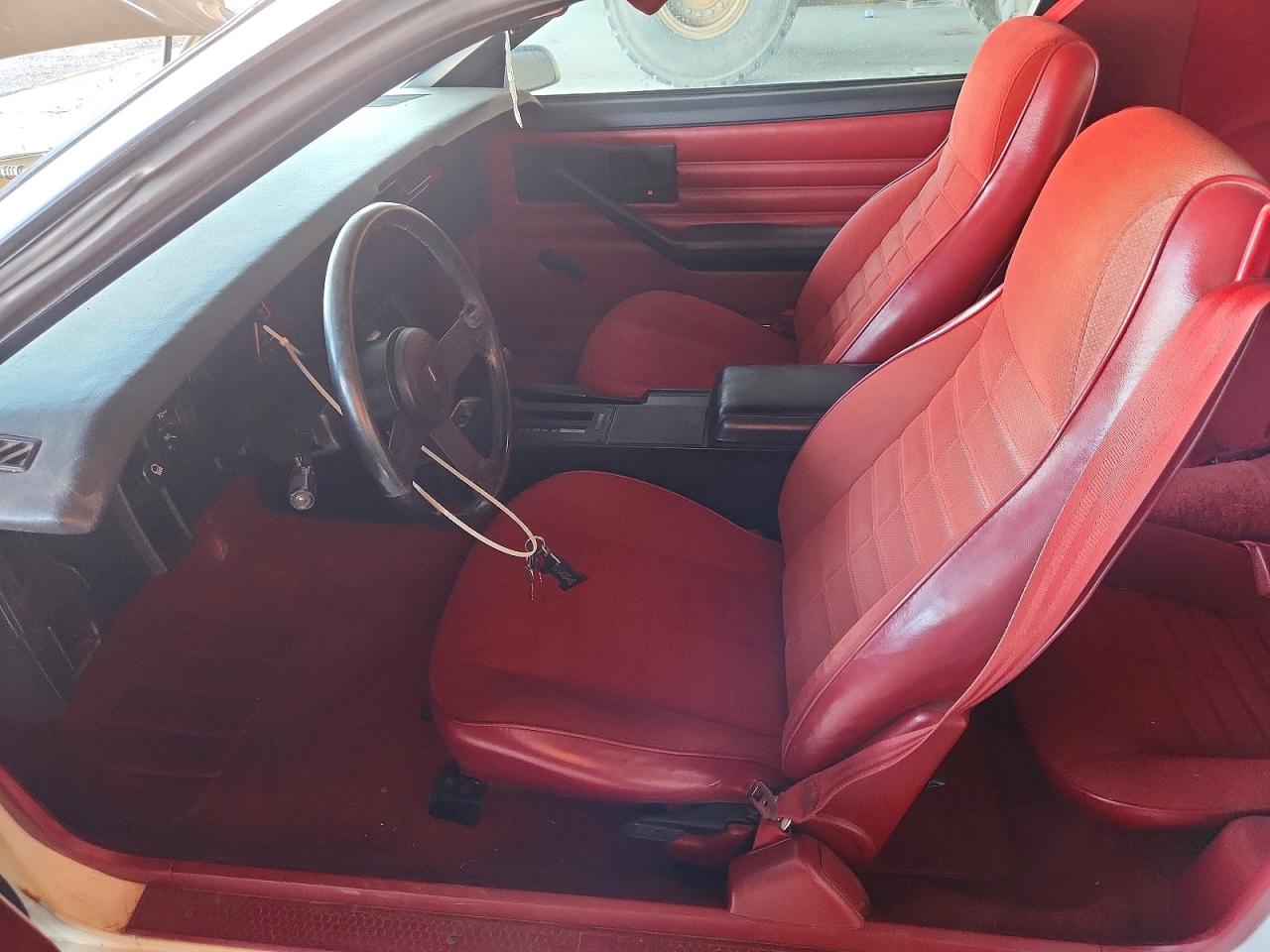 1986 Chevrolet Camaro White vin: 1G1FP87H2GL158552