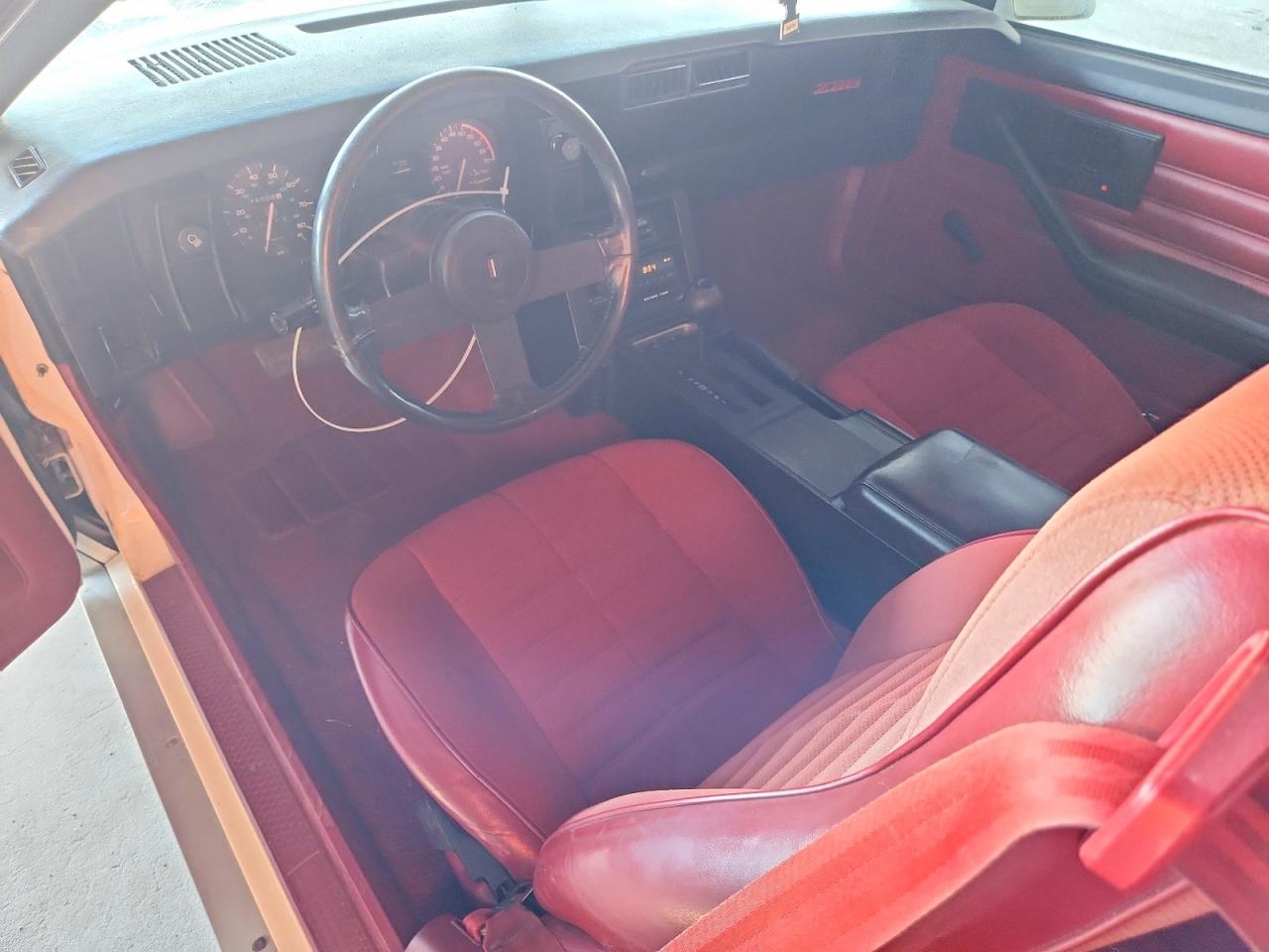 1986 Chevrolet Camaro White vin: 1G1FP87H2GL158552