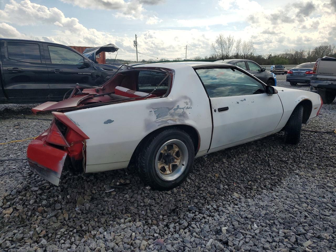 1986 Chevrolet Camaro White vin: 1G1FP87H7GL177176