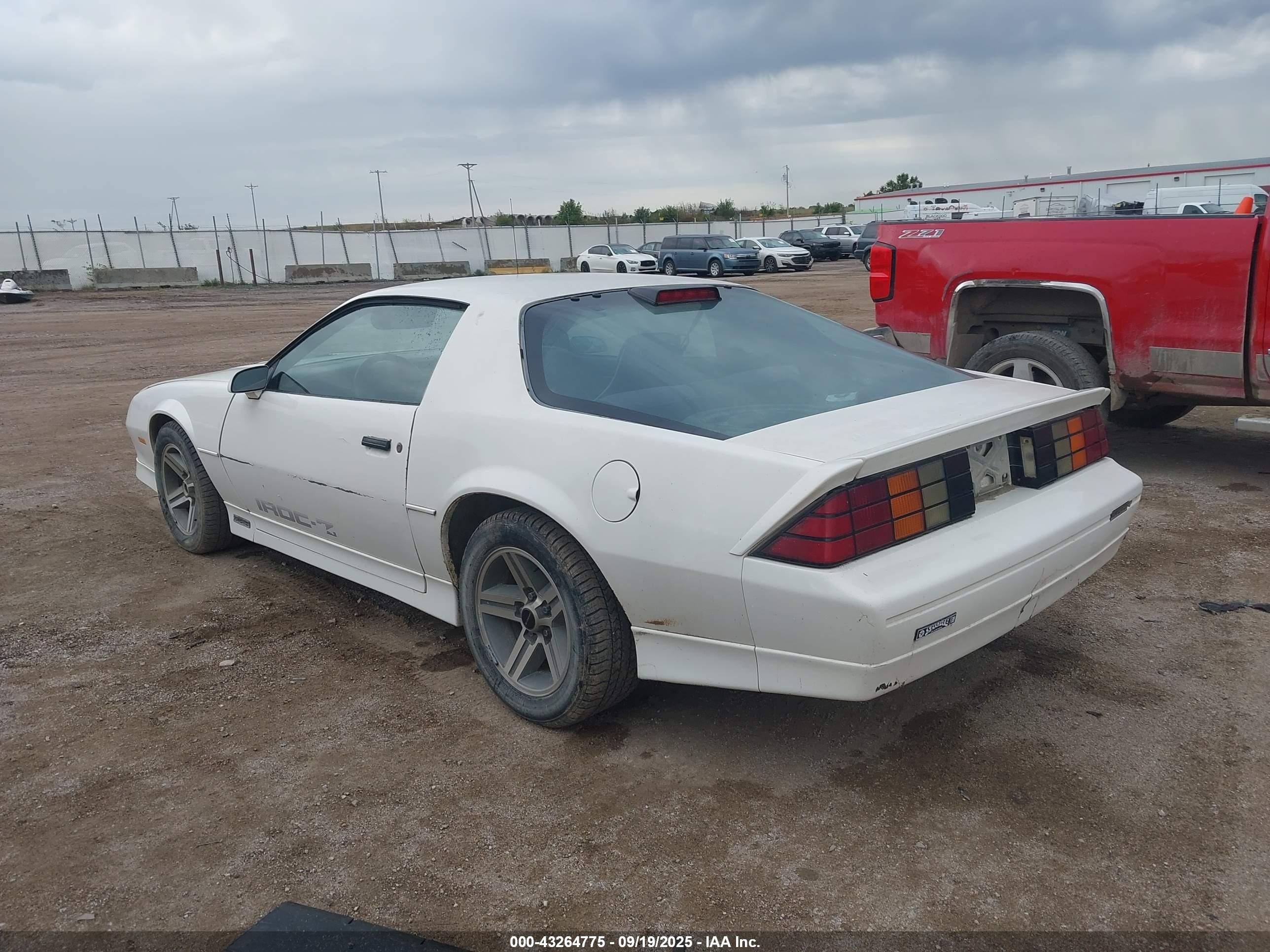 1986 Chevrolet Camaro   White vin: 1G1FP87H7GL189909