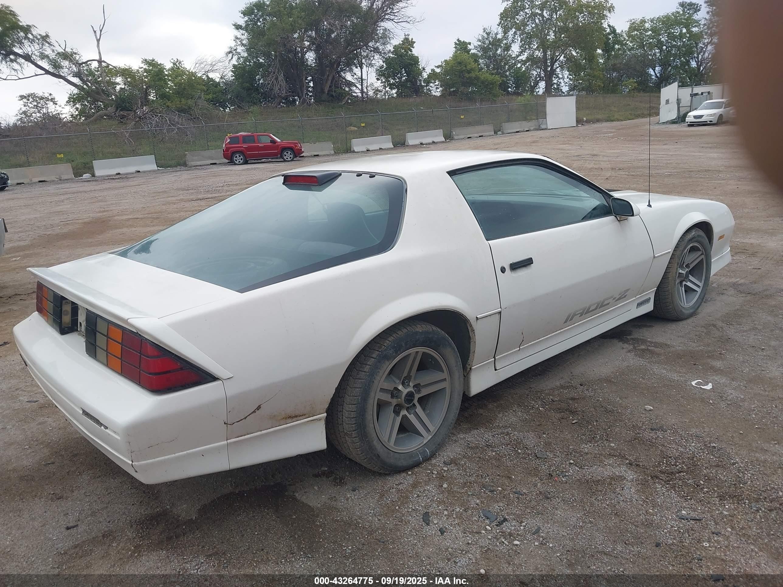1986 Chevrolet Camaro   White vin: 1G1FP87H7GL189909