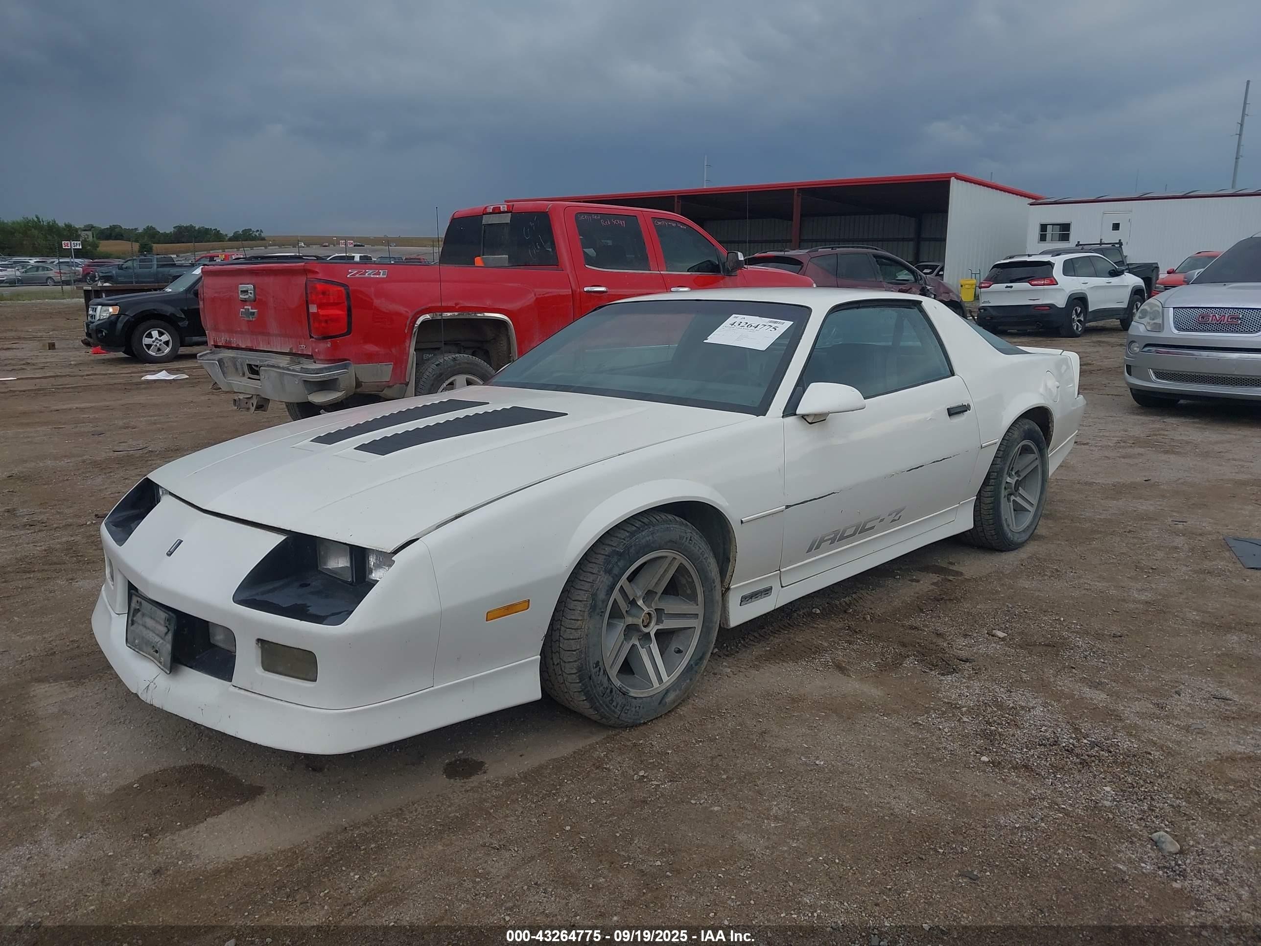 1986 Chevrolet Camaro   White vin: 1G1FP87H7GL189909