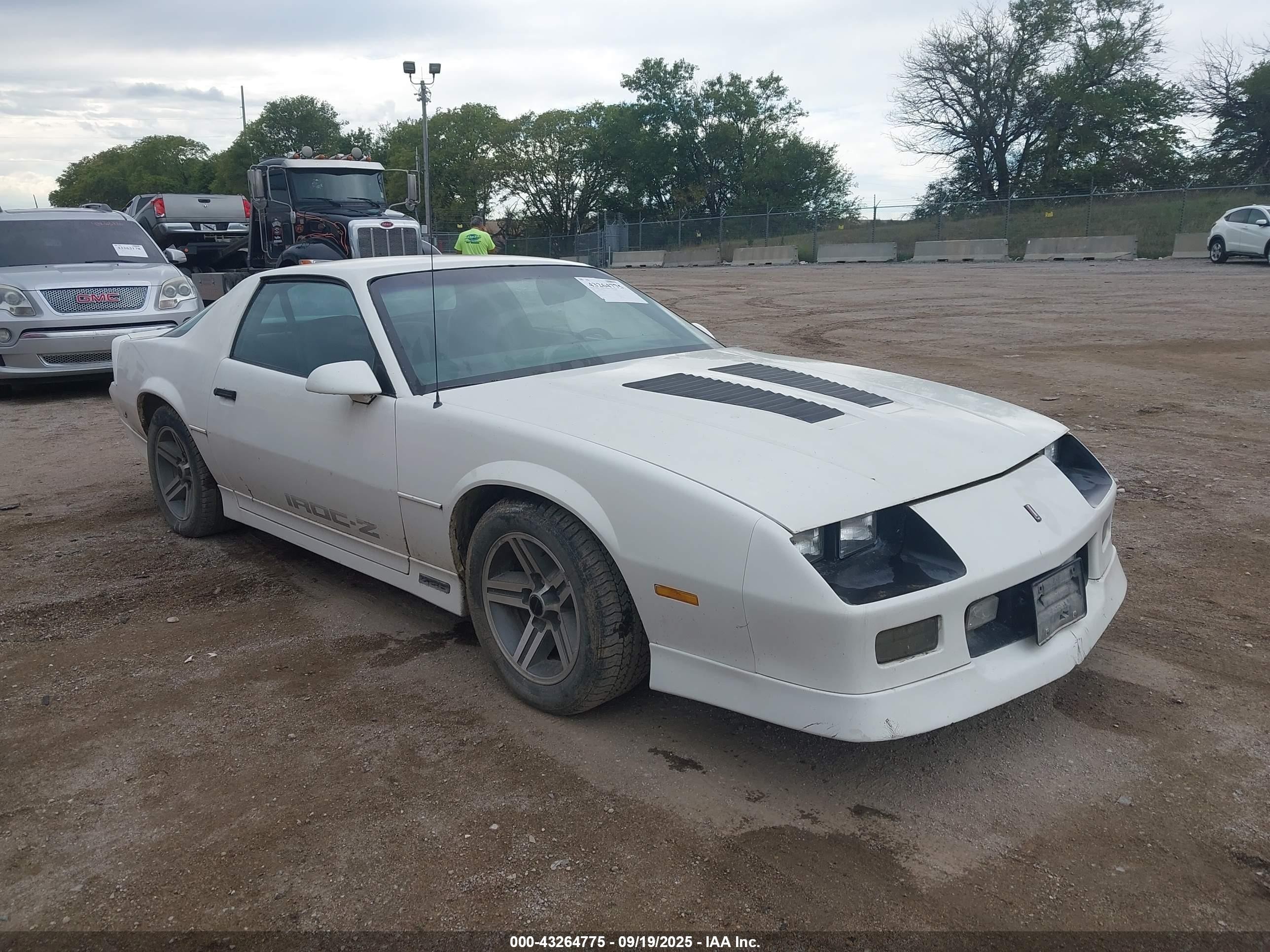 1986 Chevrolet Camaro   White vin: 1G1FP87H7GL189909