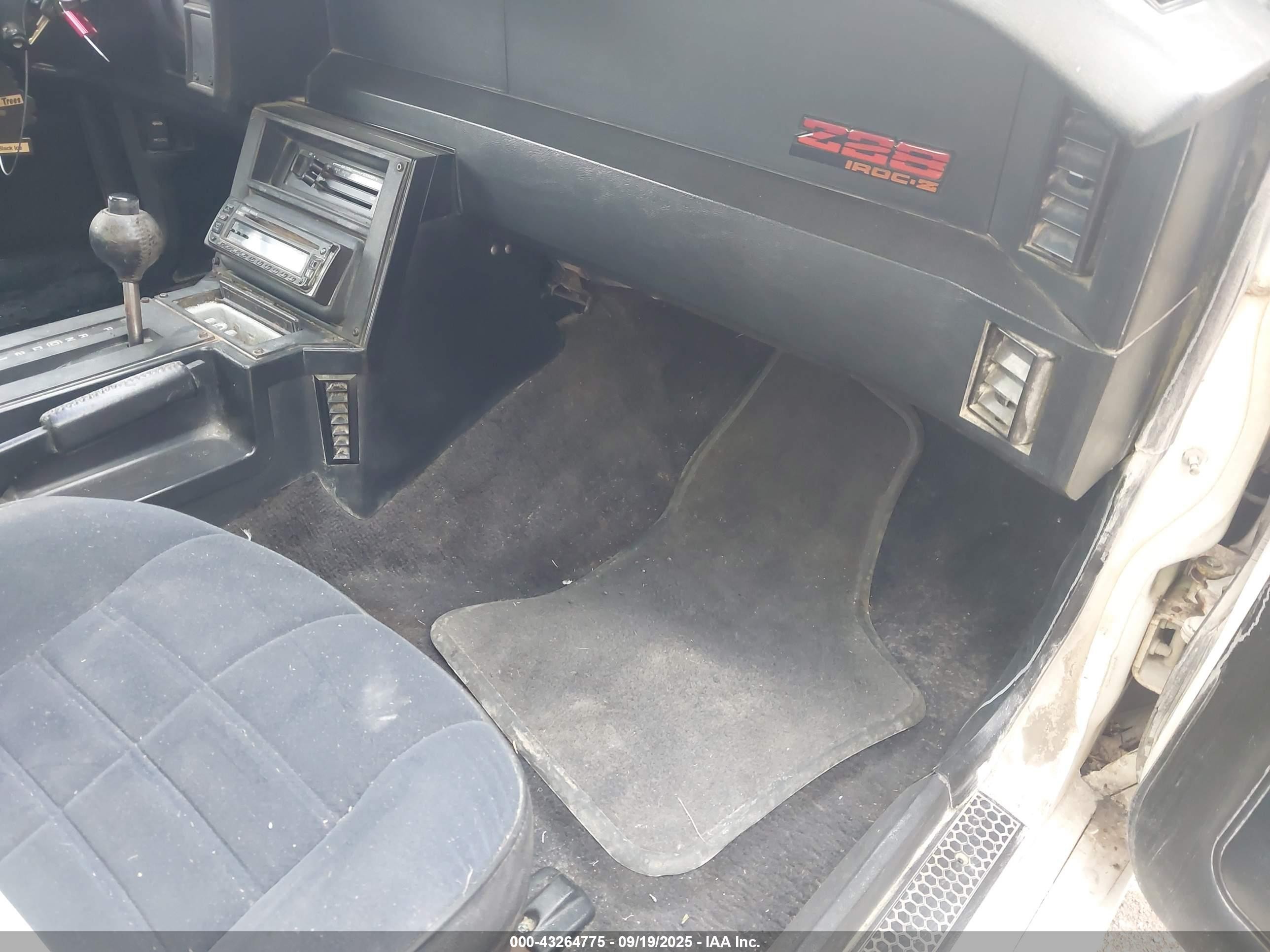 1986 Chevrolet Camaro   White vin: 1G1FP87H7GL189909