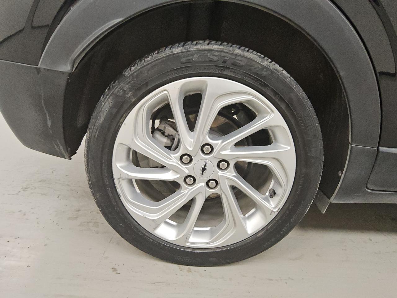 2023 Chevrolet Bolt Euv Lt Black vin: 1G1FY6S02P4149153 Damage: Right Rear Wheel, Curb Rash, 2 To 3 Inches