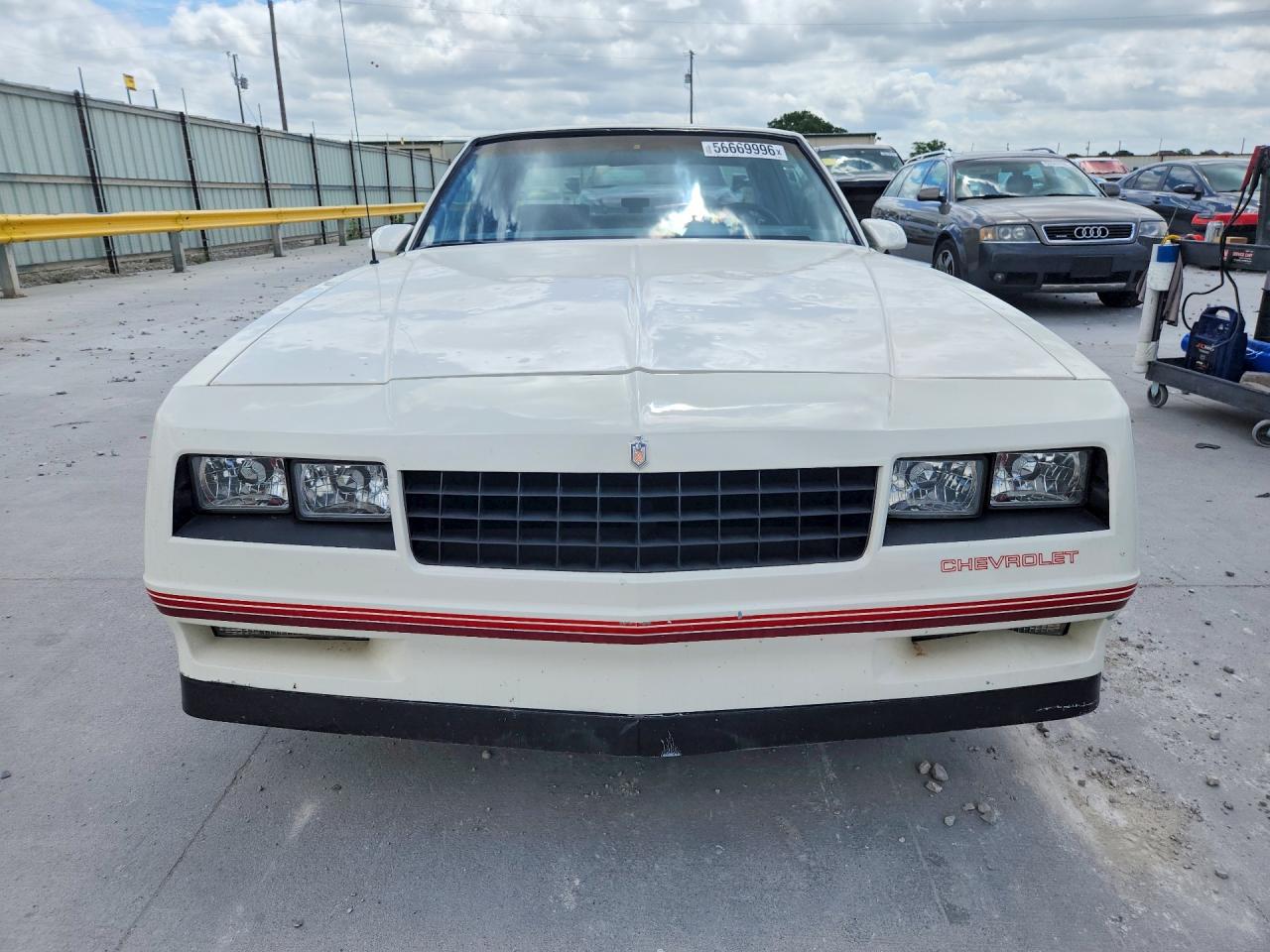 1988 Chevrolet Monte Carlo White vin: 1G1GZ11G5JP129276