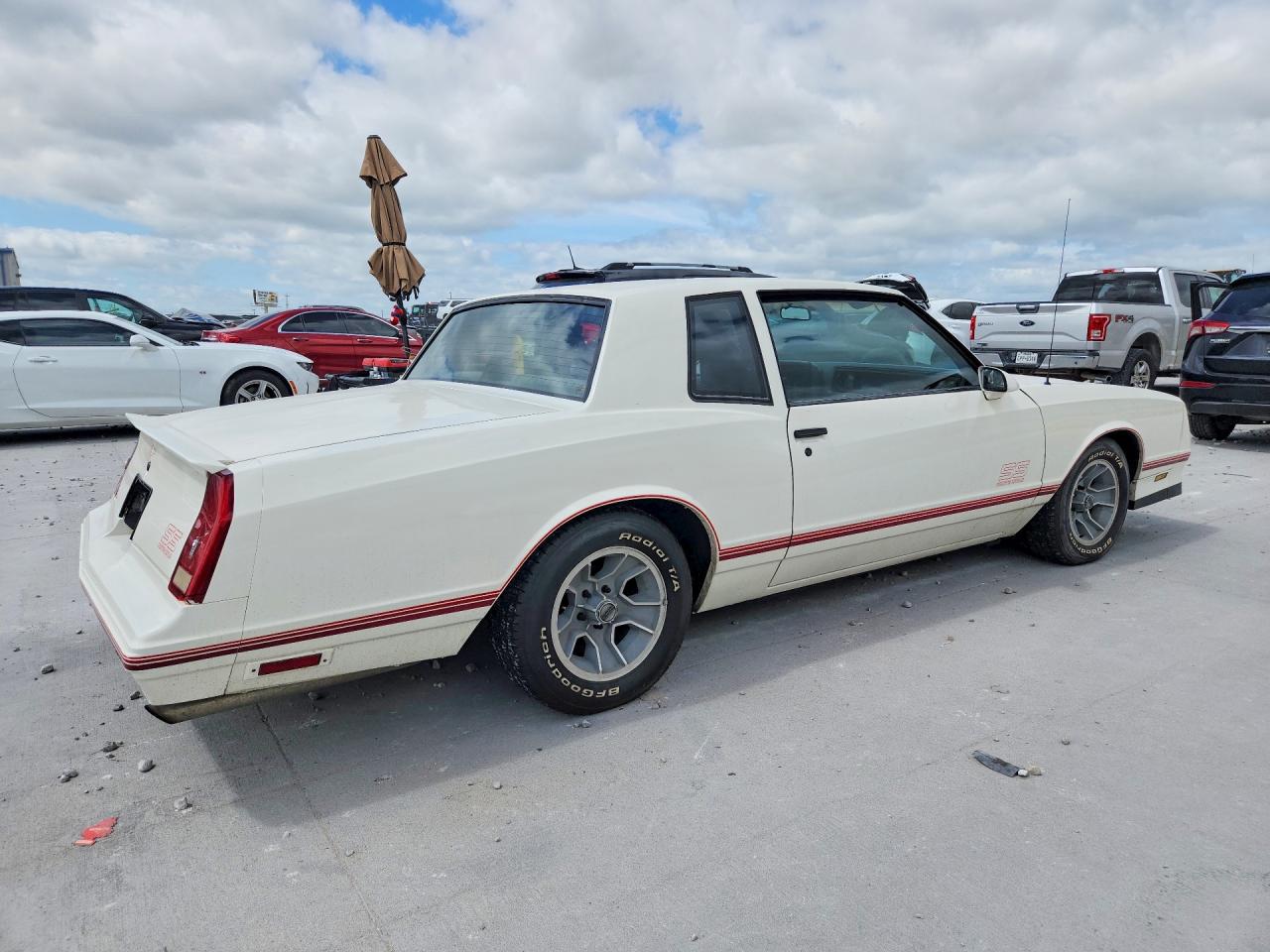 1988 Chevrolet Monte Carlo White vin: 1G1GZ11G5JP129276