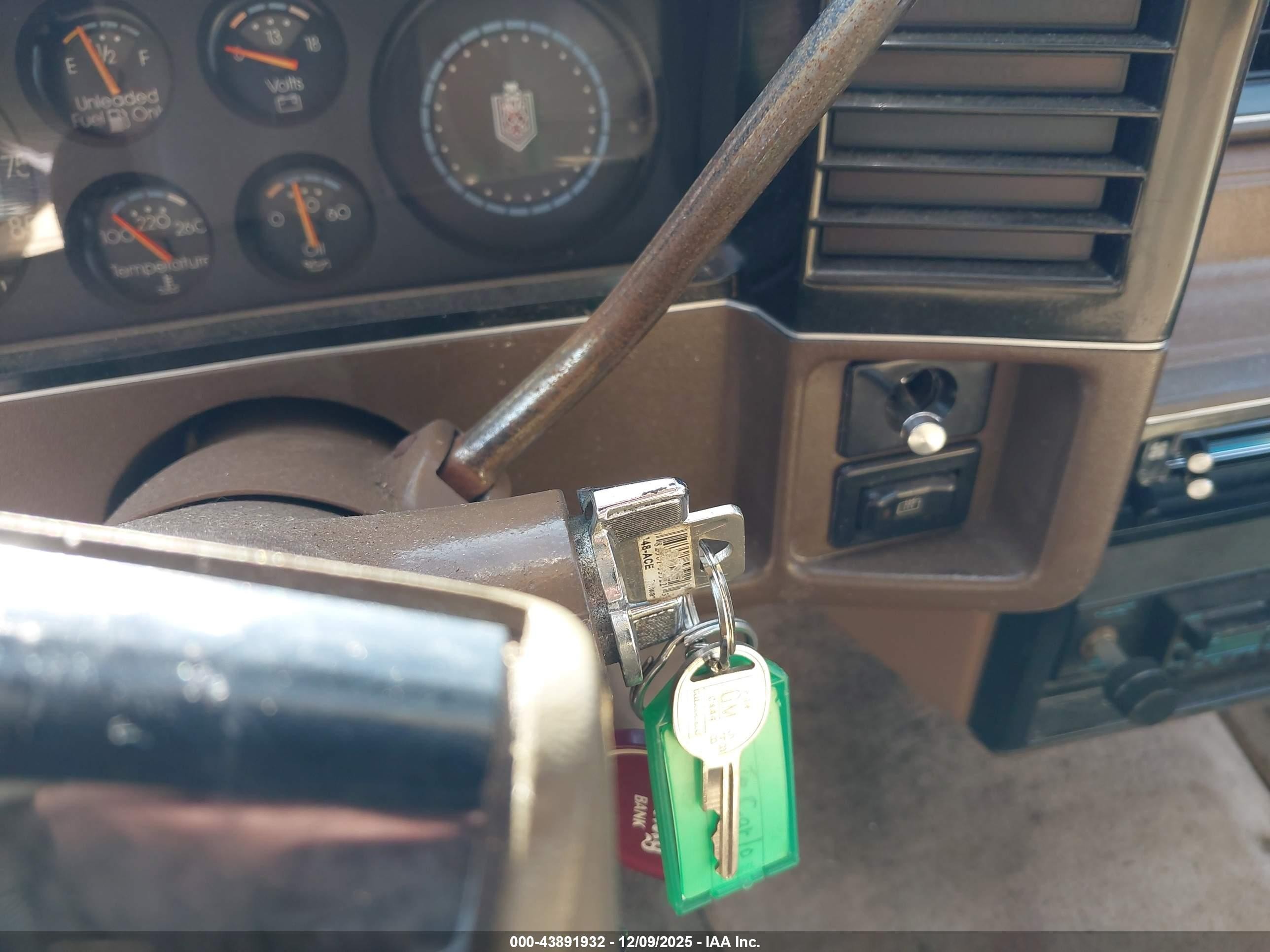 1986 Chevrolet Monte Carlo   Cream vin: 1G1GZ3780GR200036