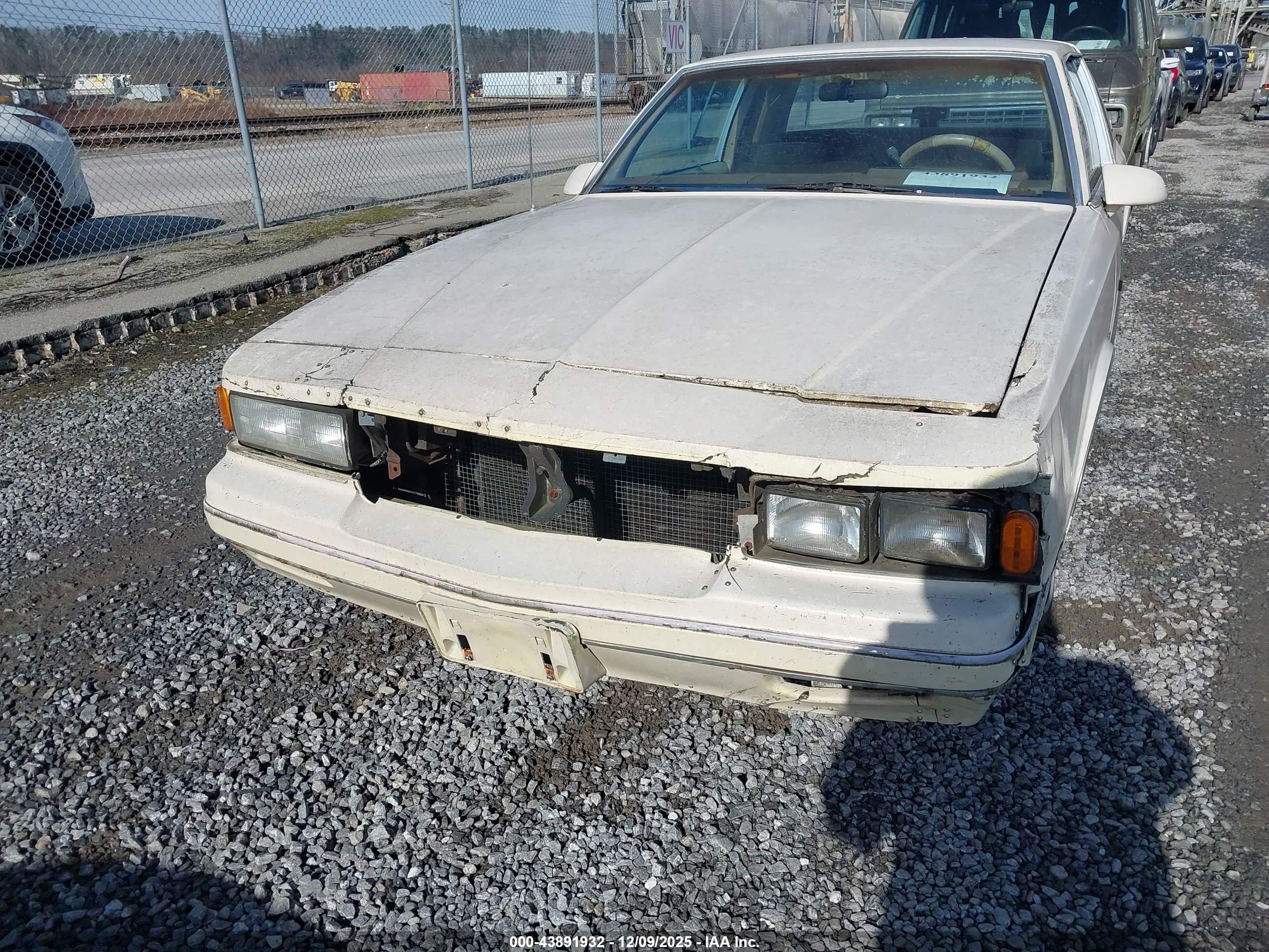 1986 Chevrolet Monte Carlo   Cream vin: 1G1GZ3780GR200036