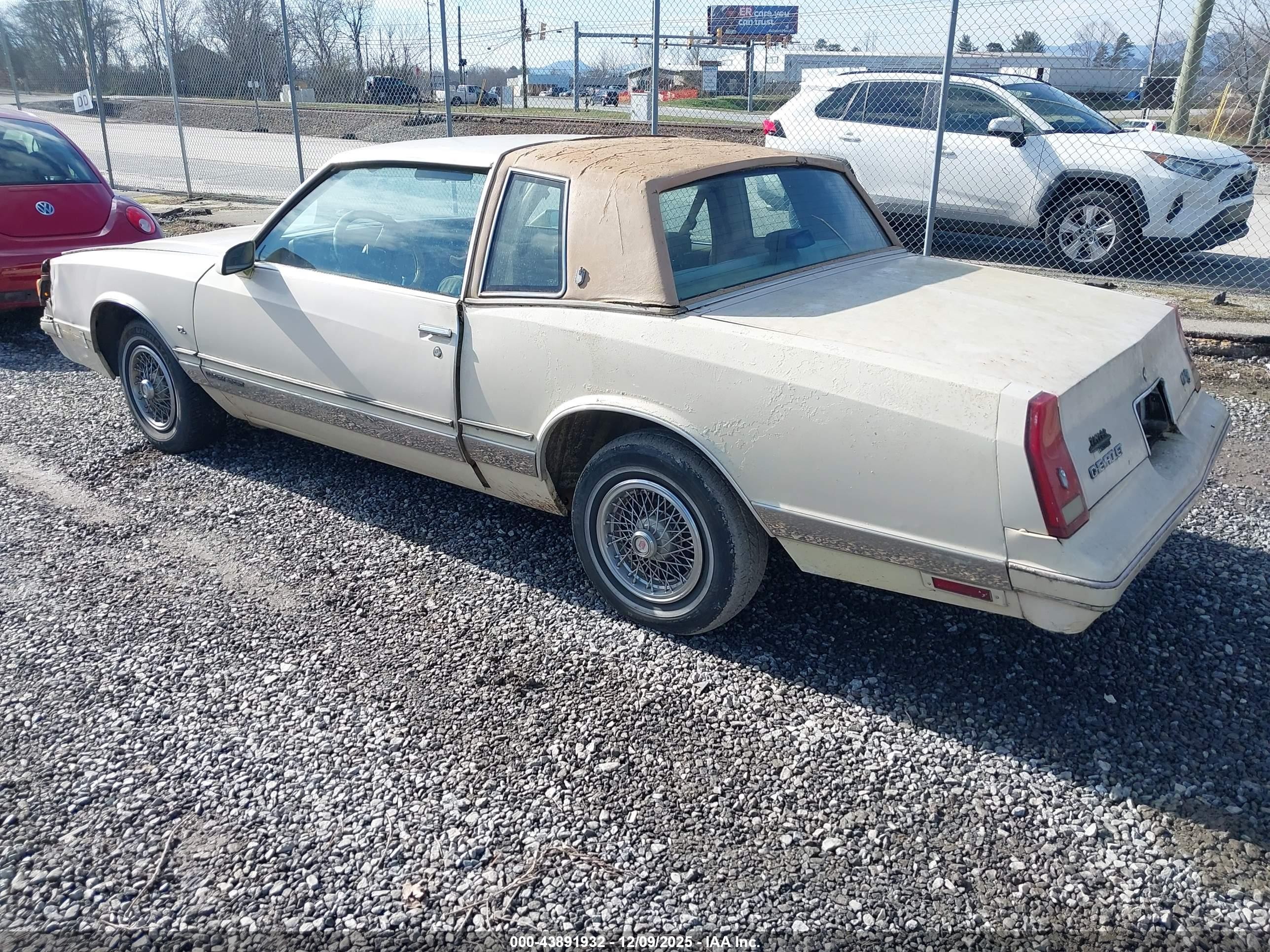 1986 Chevrolet Monte Carlo   Cream vin: 1G1GZ3780GR200036