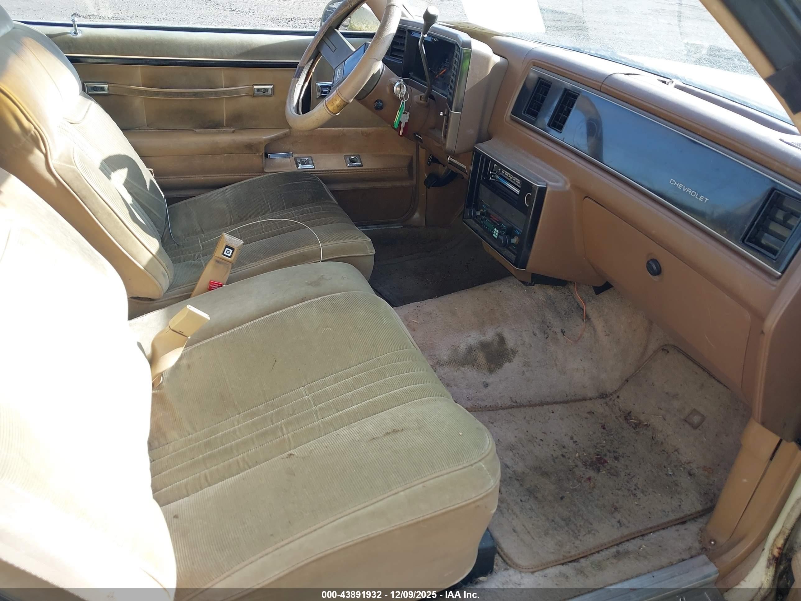 1986 Chevrolet Monte Carlo   Cream vin: 1G1GZ3780GR200036