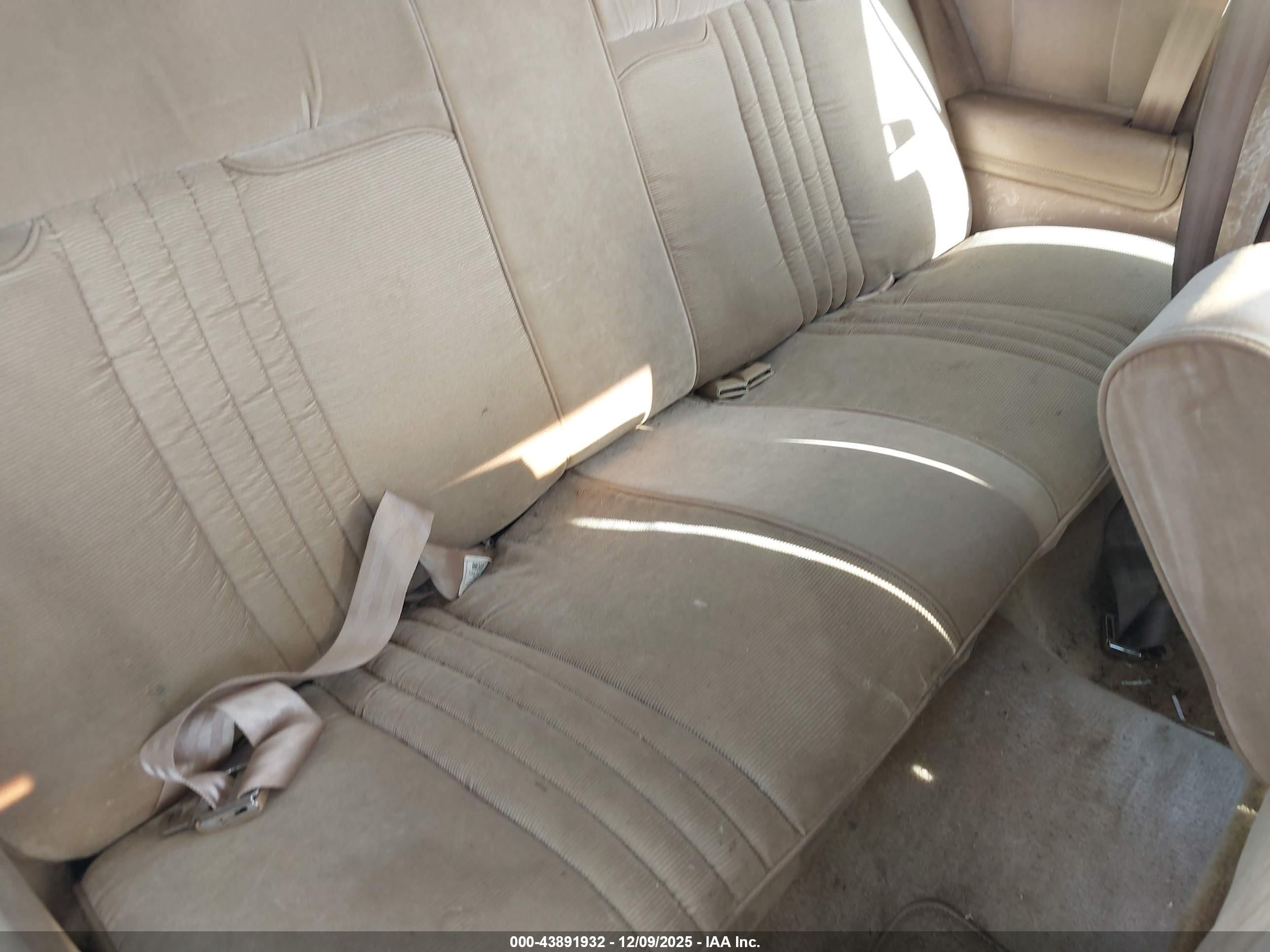 1986 Chevrolet Monte Carlo   Cream vin: 1G1GZ3780GR200036