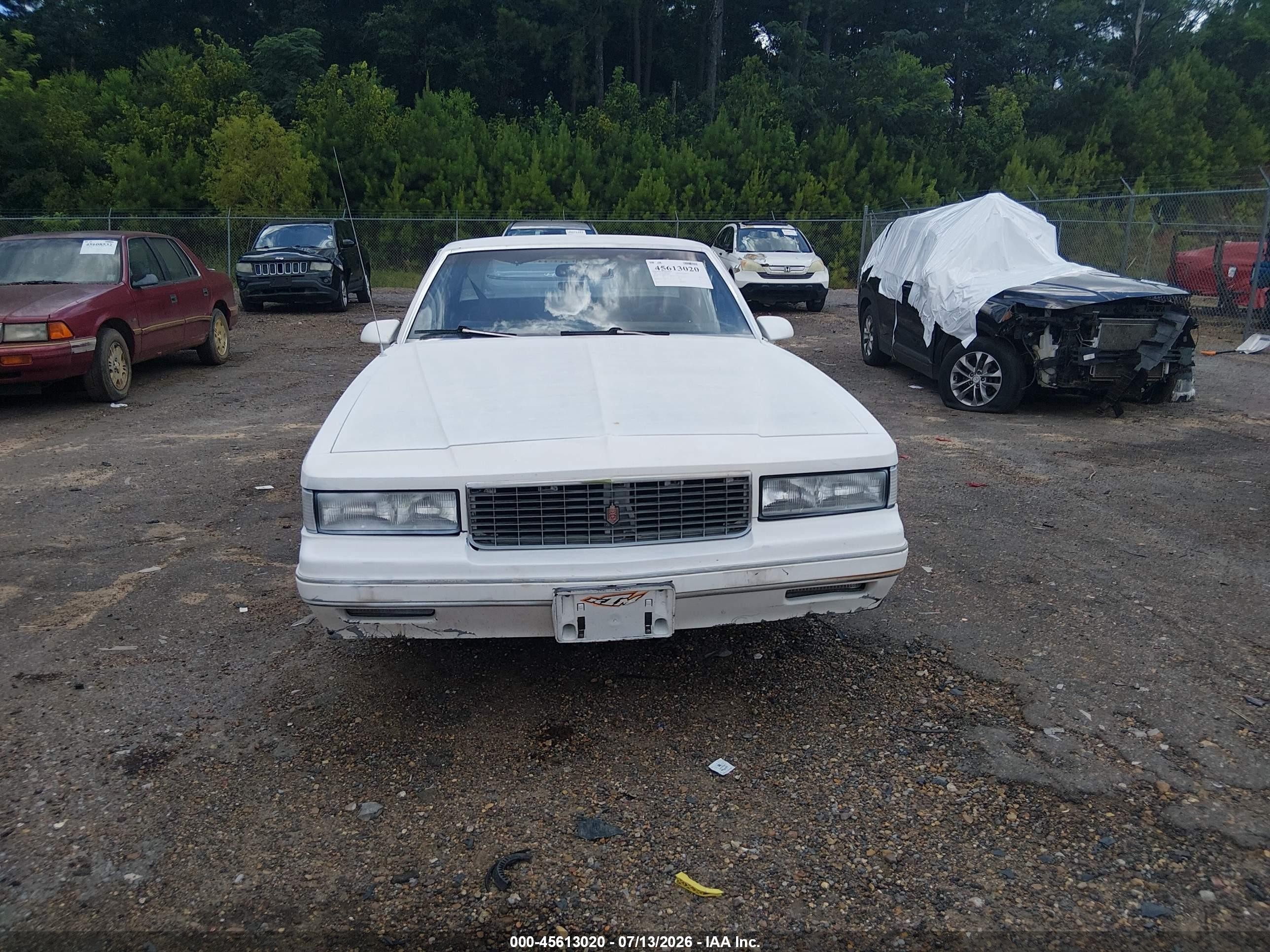 1986 Chevrolet Monte Carlo   White vin: 1G1GZ37H8GR172874
