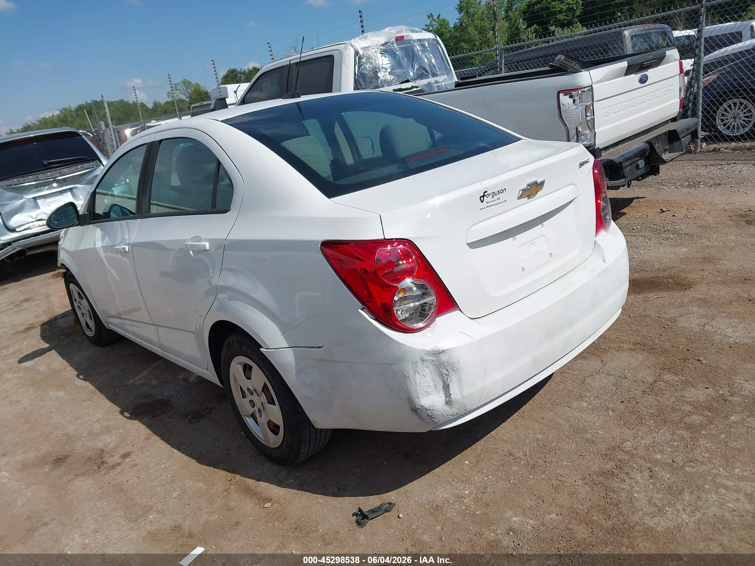 2014 Chevrolet Sonic Ls Auto White vin: 1G1JA5SH0E4208647