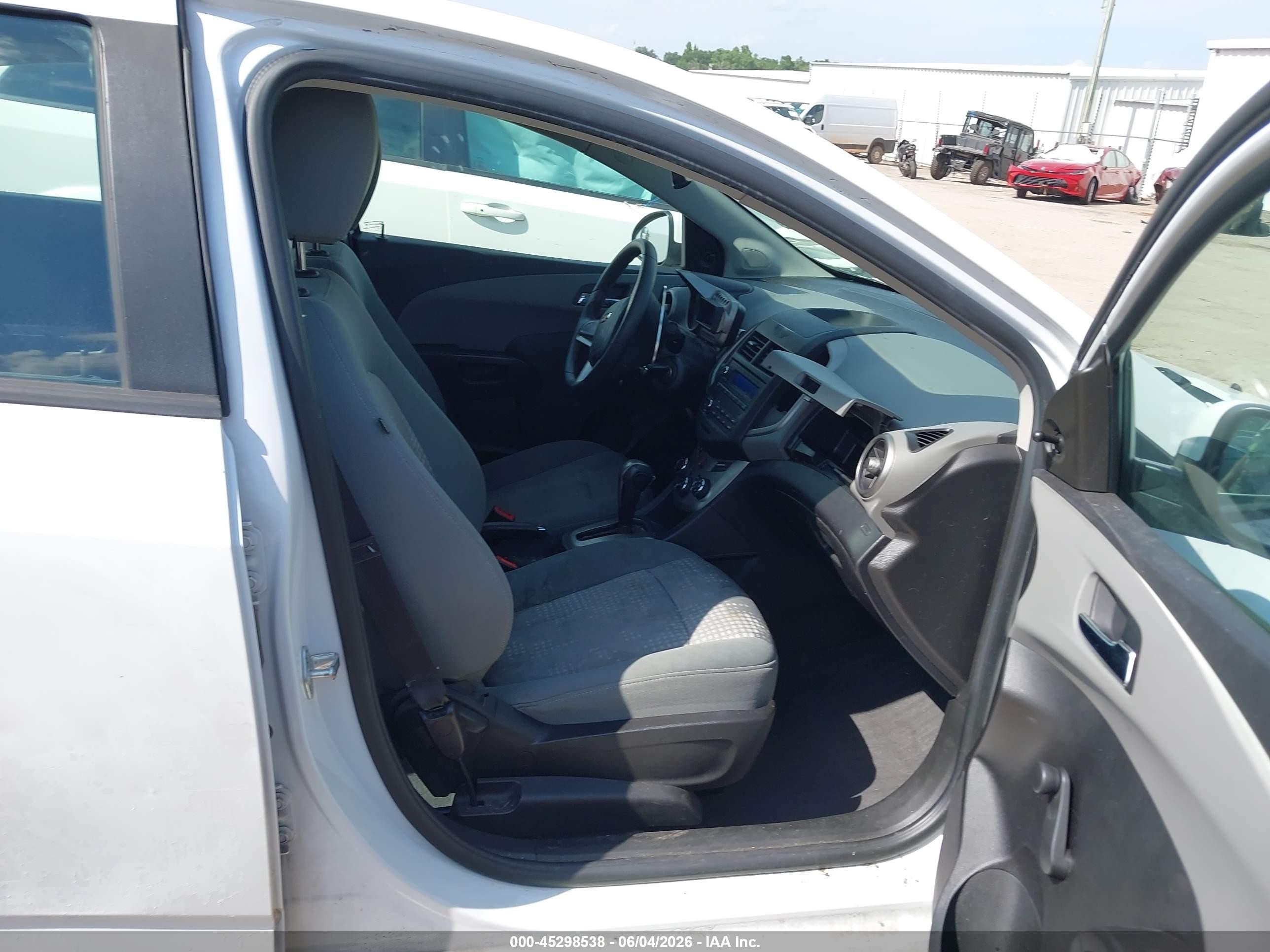 2014 Chevrolet Sonic Ls Auto White vin: 1G1JA5SH0E4208647